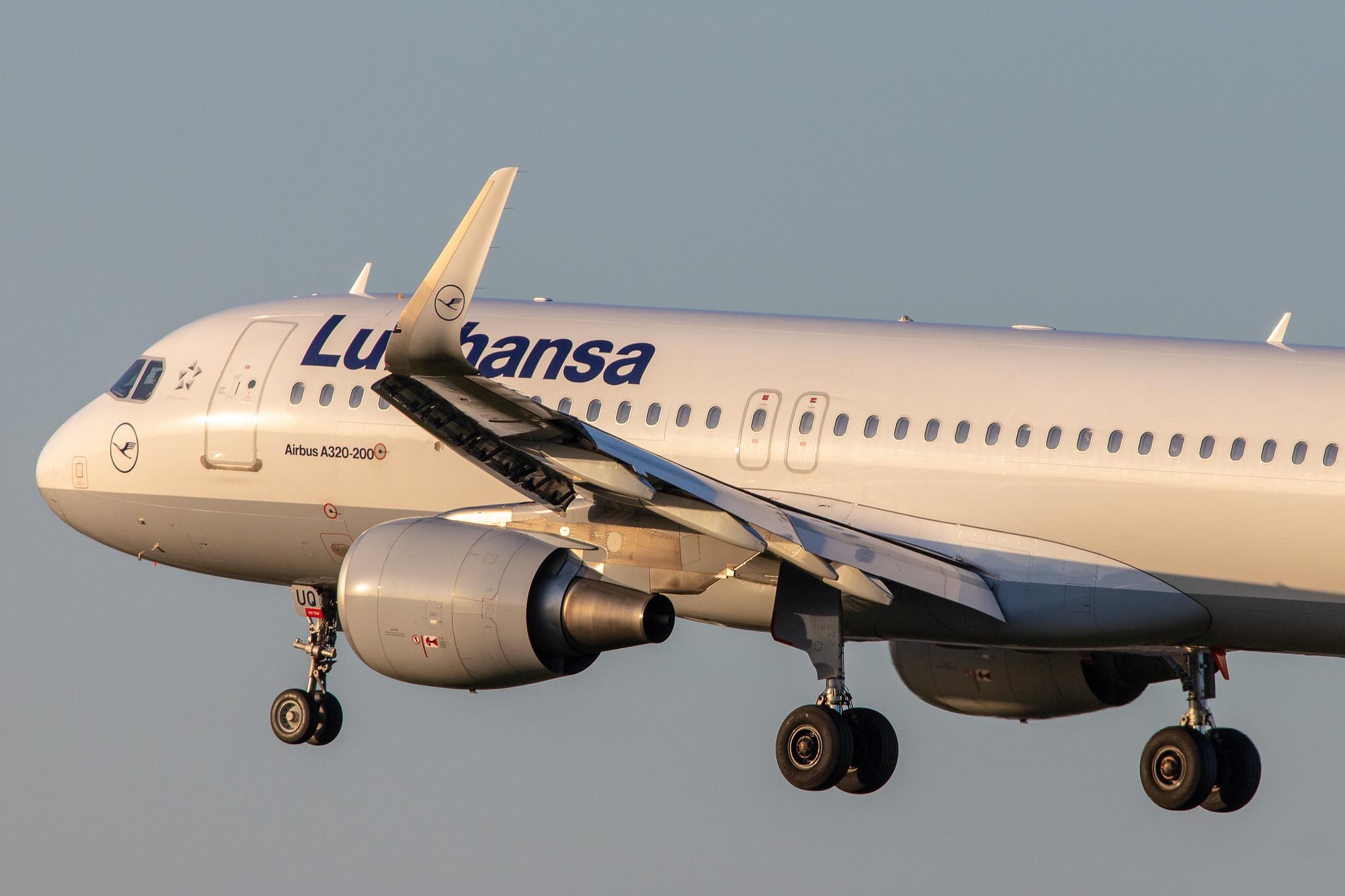 Hamburg Airport: Lufthansa (LH / DLH) |  Airbus A320-214 A320 | D-AIUQ | MSN 6947