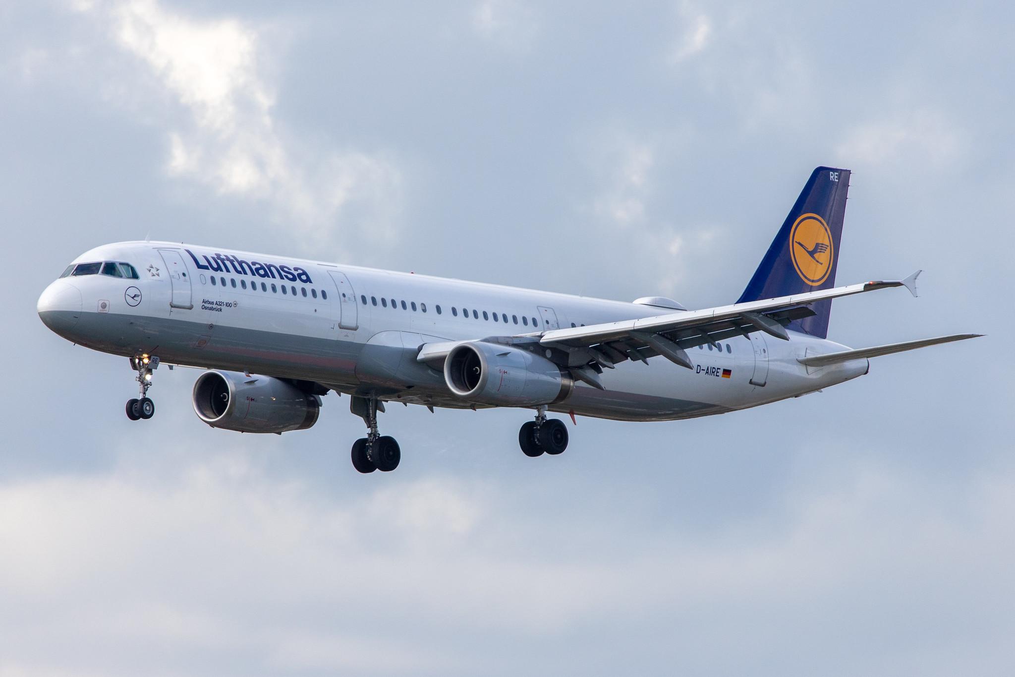 Hamburg Airport: Lufthansa (LH / DLH) |  Airbus A321-131 A321 | D-AIRE | MSN 0484