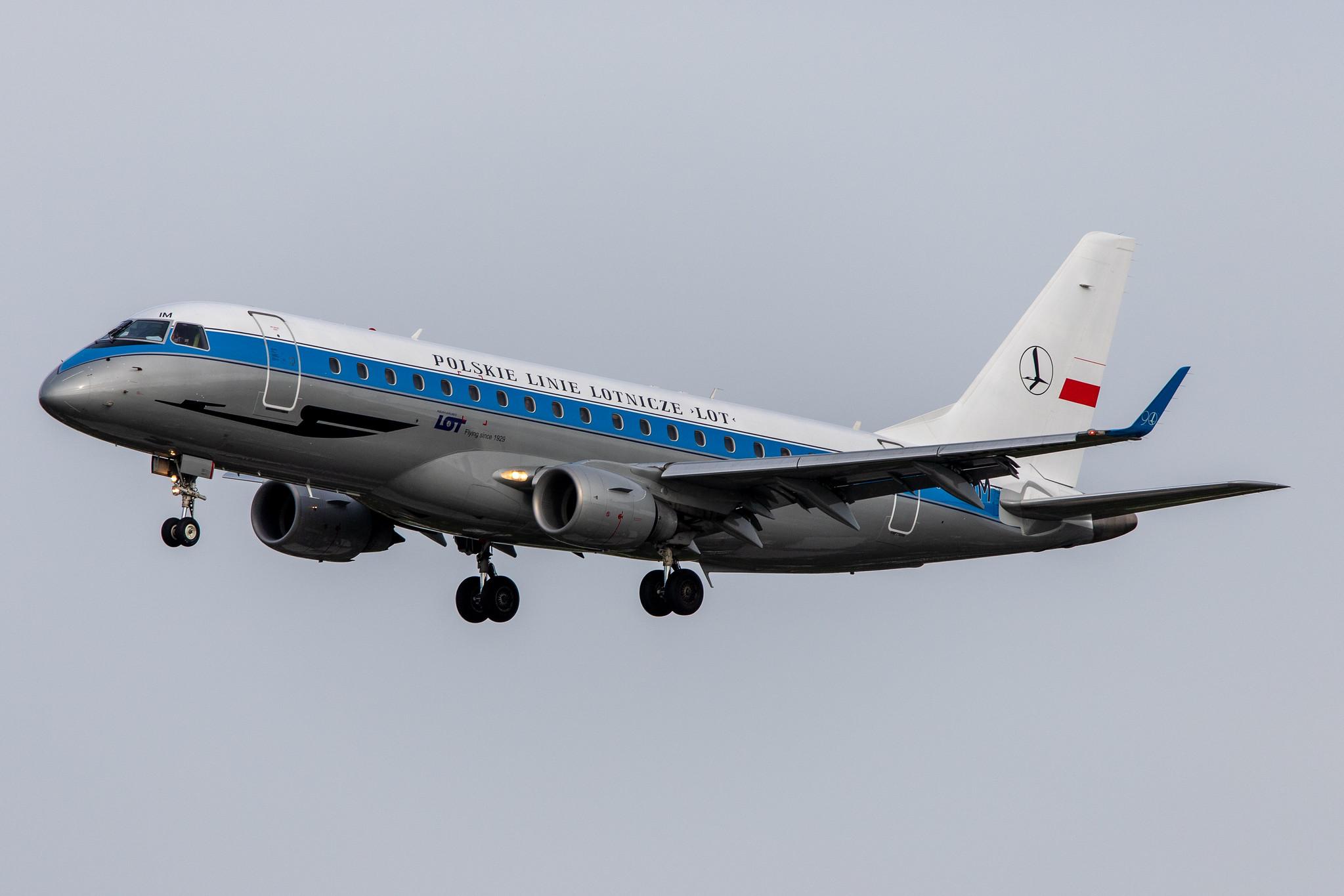 Hamburg Airport: LOT (LO / LOT) |  Livery: Retro Livery |  Embraer E175LR E75S | SP-LIM | MSN 17000311