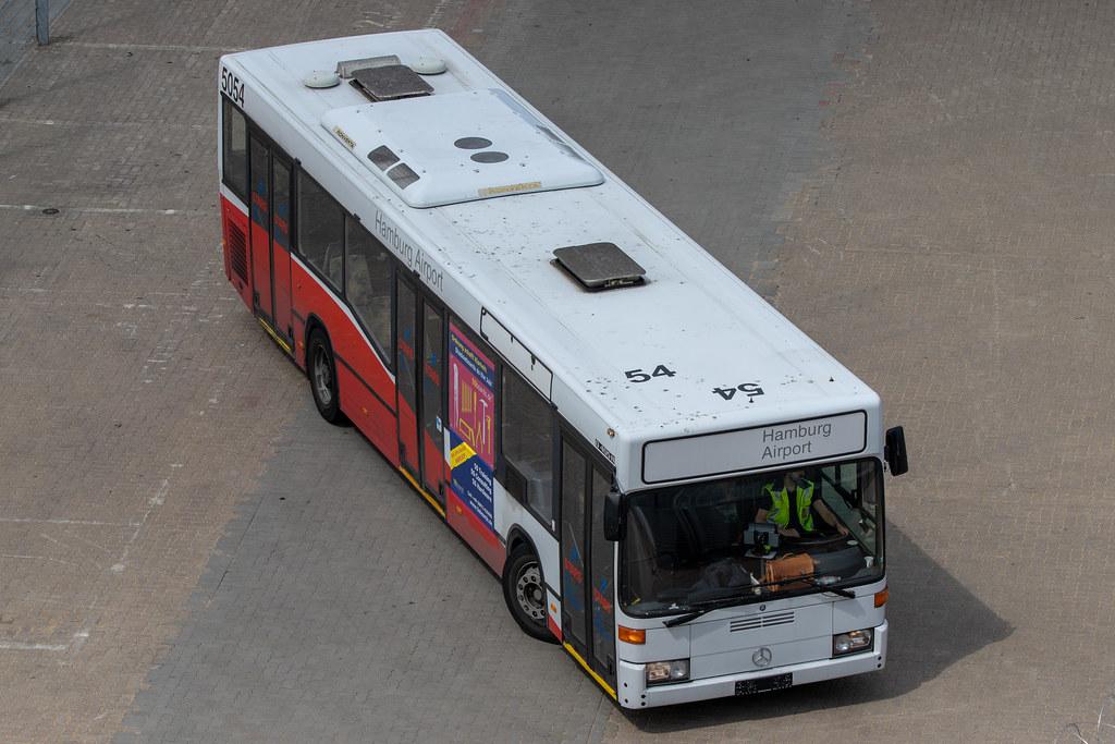 Hamburg Airport: Bus 5054 |