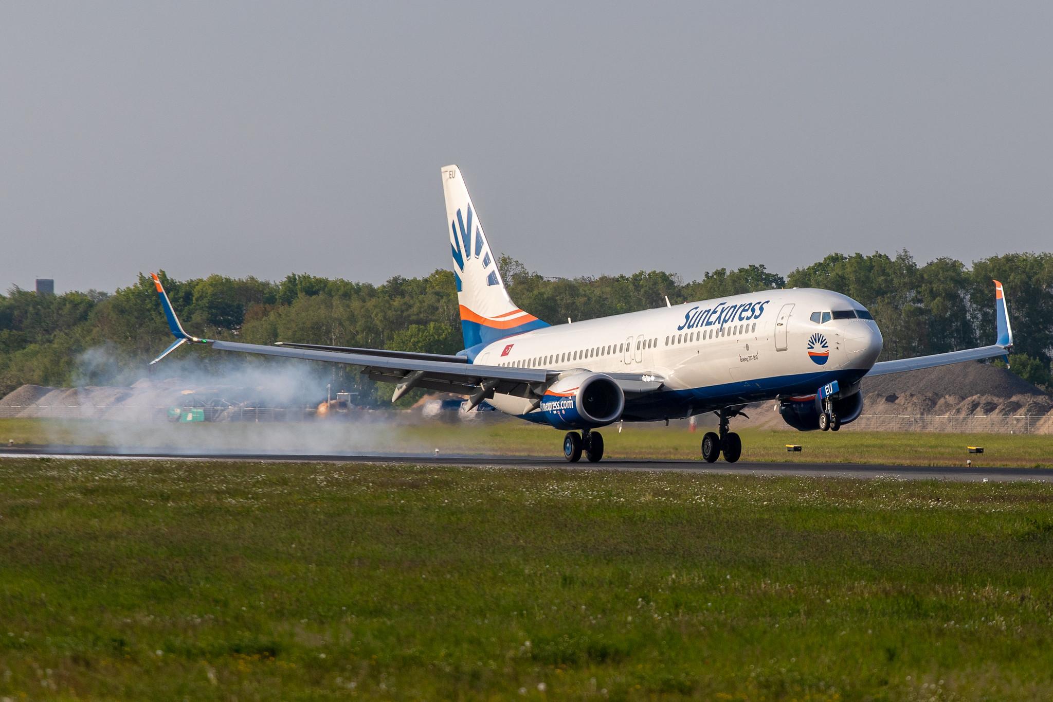 Hamburg Airport: SunExpress (XQ / SXS) |  Boeing 737-8HC B738 | TC-SEU | MSN 61181