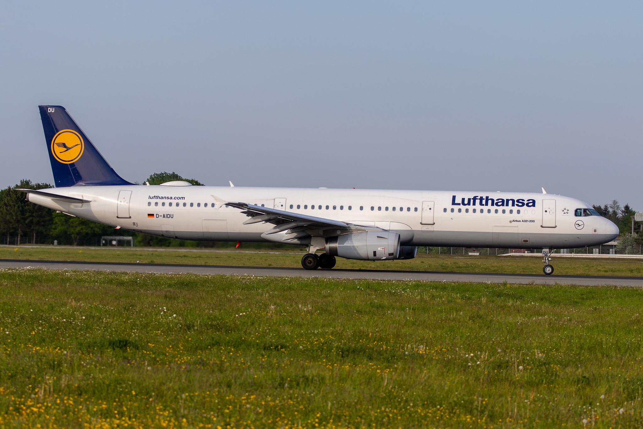 Hamburg Airport: Lufthansa (LH / DLH) |  Airbus A321-231 A321 | D-AIDU | MSN 5186