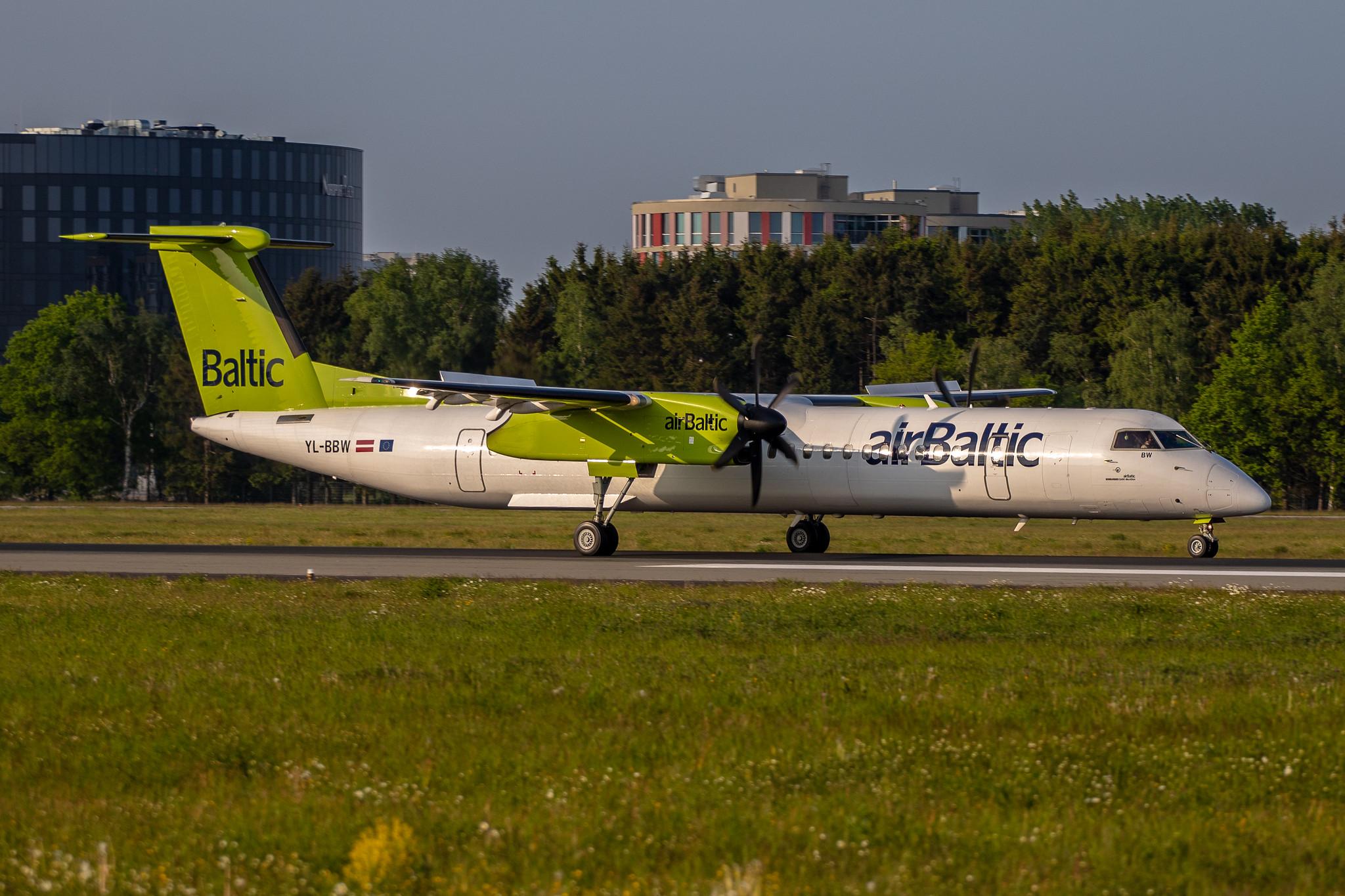 Hamburg Airport: Air Baltic (BI / BTI) |  De Havilland Canada Dash 8-400 DH8D | YL-BBW | MSN 4448