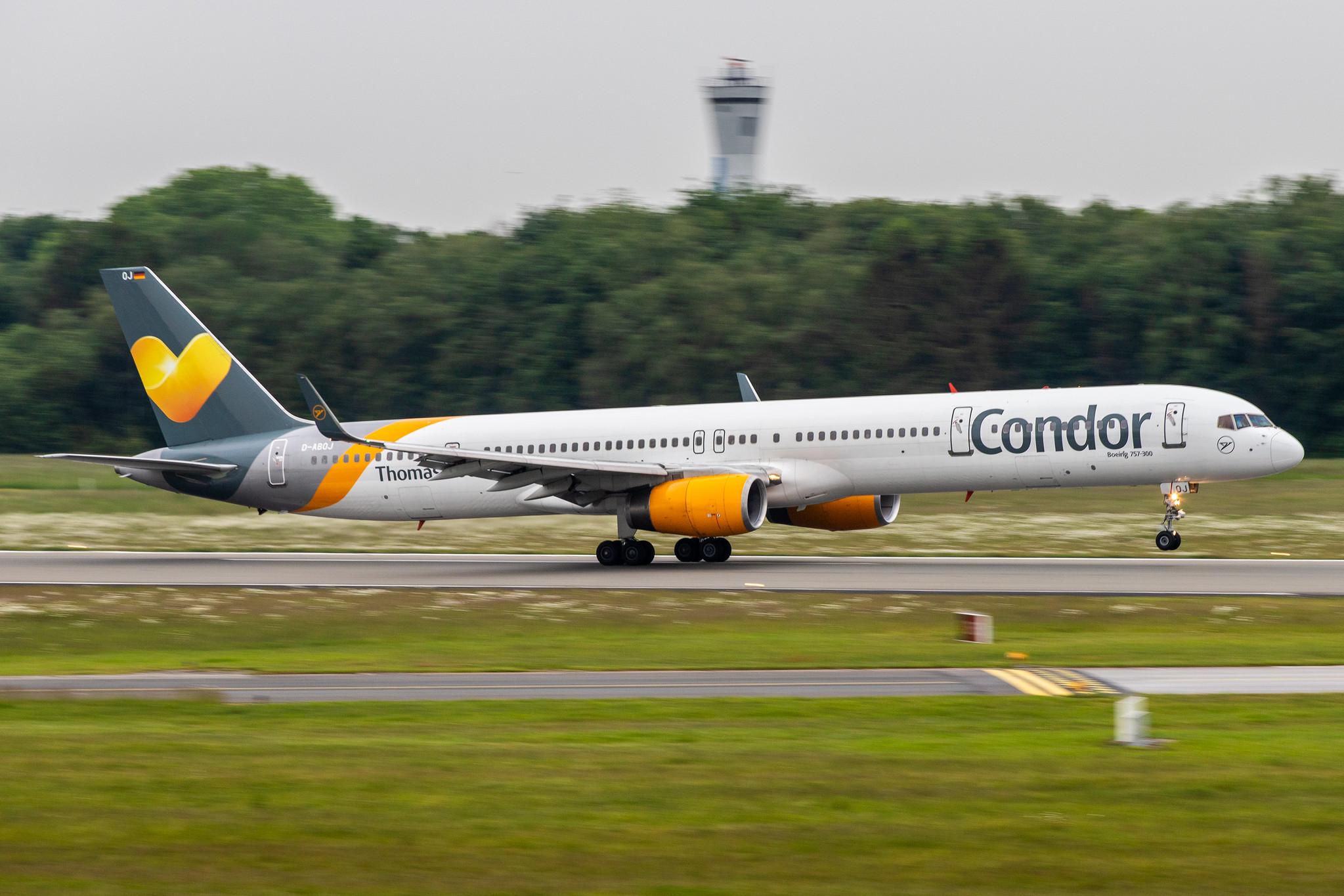 Hamburg Airport: Condor (DE / CFG) |  Boeing 757-330 B753 | D-ABOJ | MSN 29019