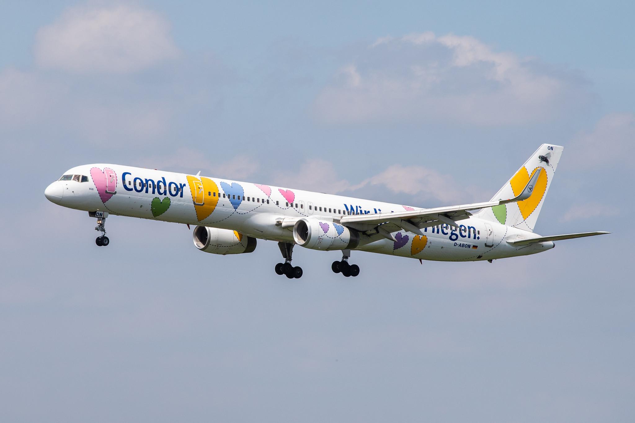 Hamburg Airport: Condor (DE / CFG) |  Livery: Wir Lieben Fliegen Livery |  Boeing 757-330 B753 | D-ABON | MSN 29023
