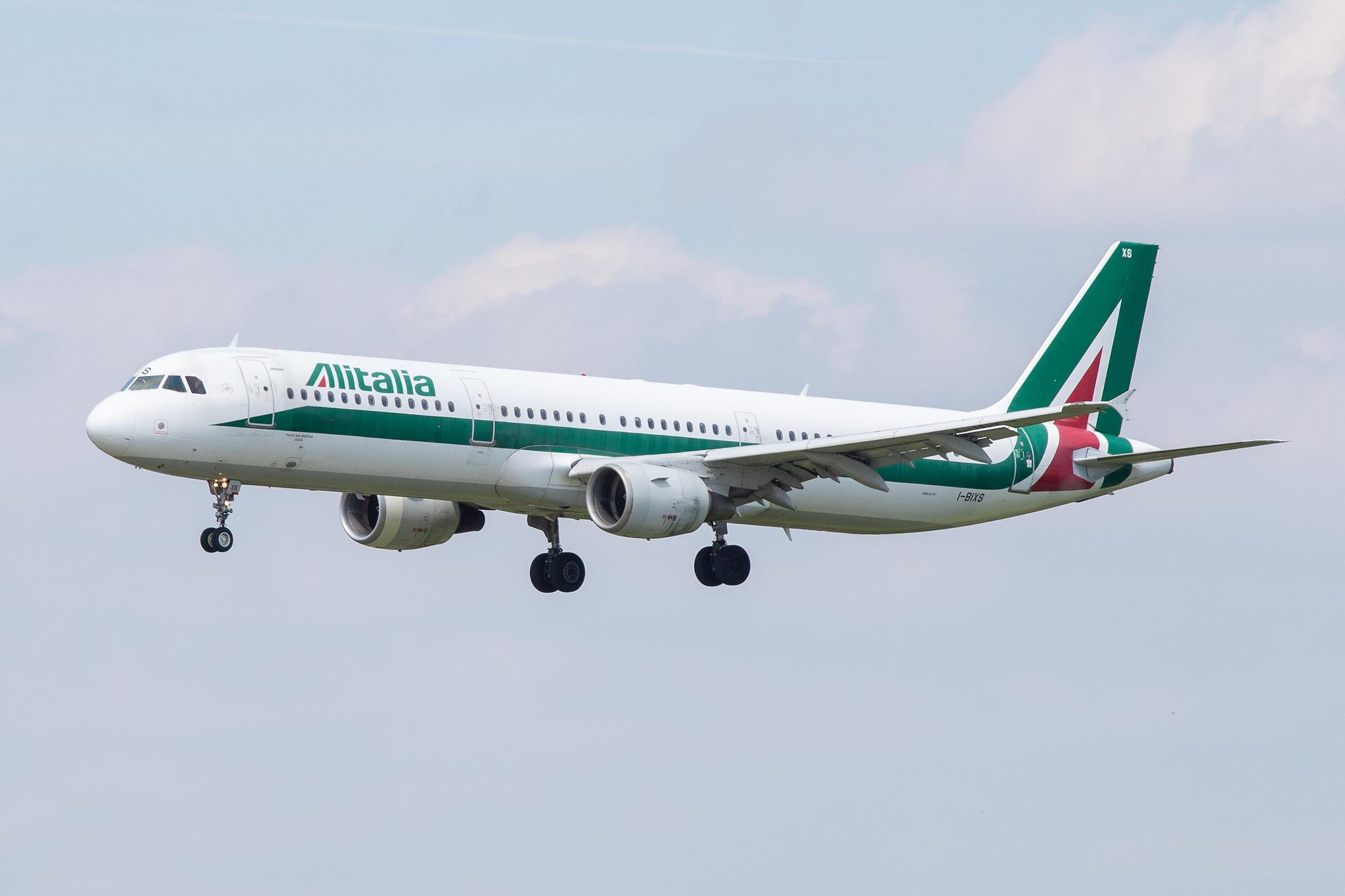 Hamburg Airport: Alitalia (AZ / AZA) |  Airbus A321-112 A321 | I-BIXS | MSN 0599