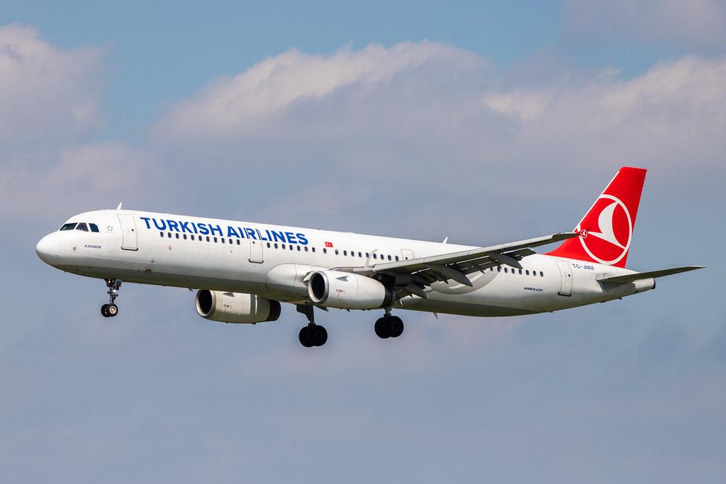 Hamburg Airport: Turkish Airlines (TK / THY) |  Airbus A321-231 A321 | TC-JMM | MSN 2916