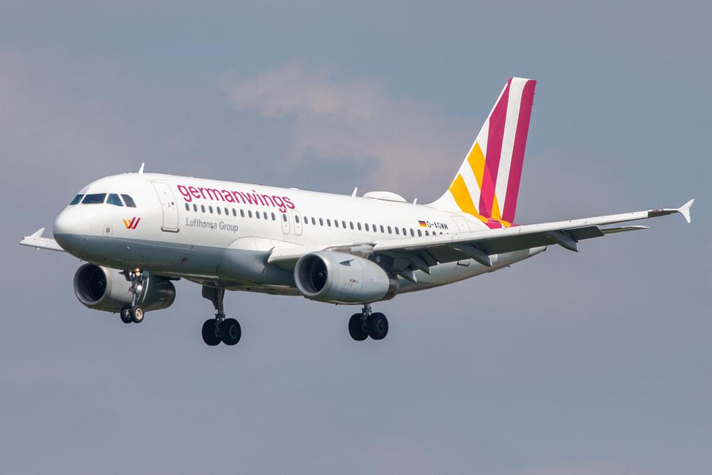 Hamburg Airport: Eurowings (EW / EWG) | Operator: Germanwings |  Airbus A319-132 A319 | D-AGWM | MSN 3839