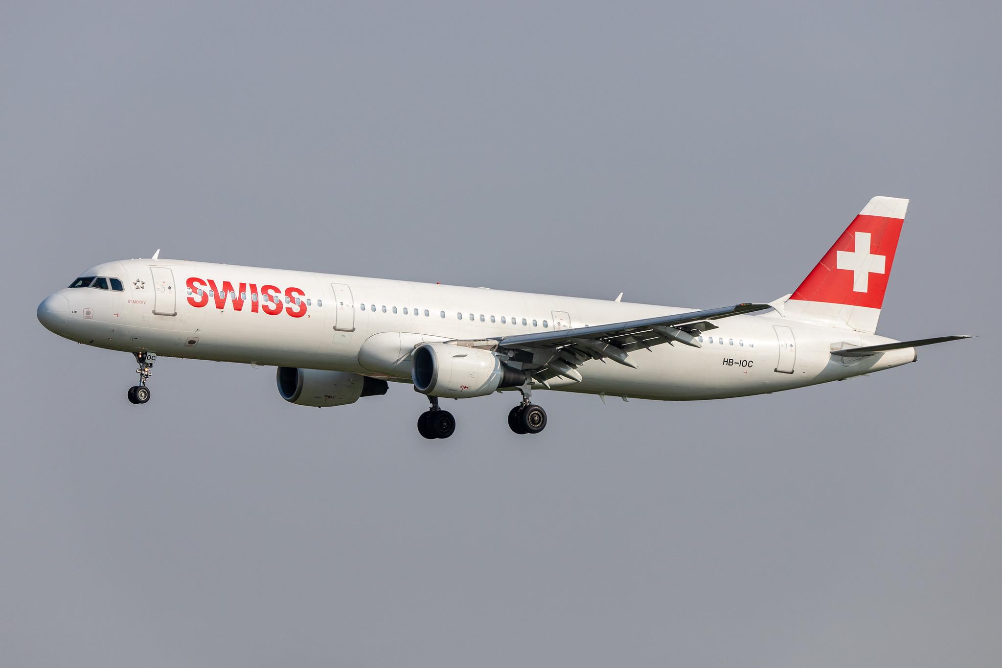 Hamburg Airport: Swiss (LX / SWR) |  Airbus A321-111 A321 | HB-IOC | MSN 0520