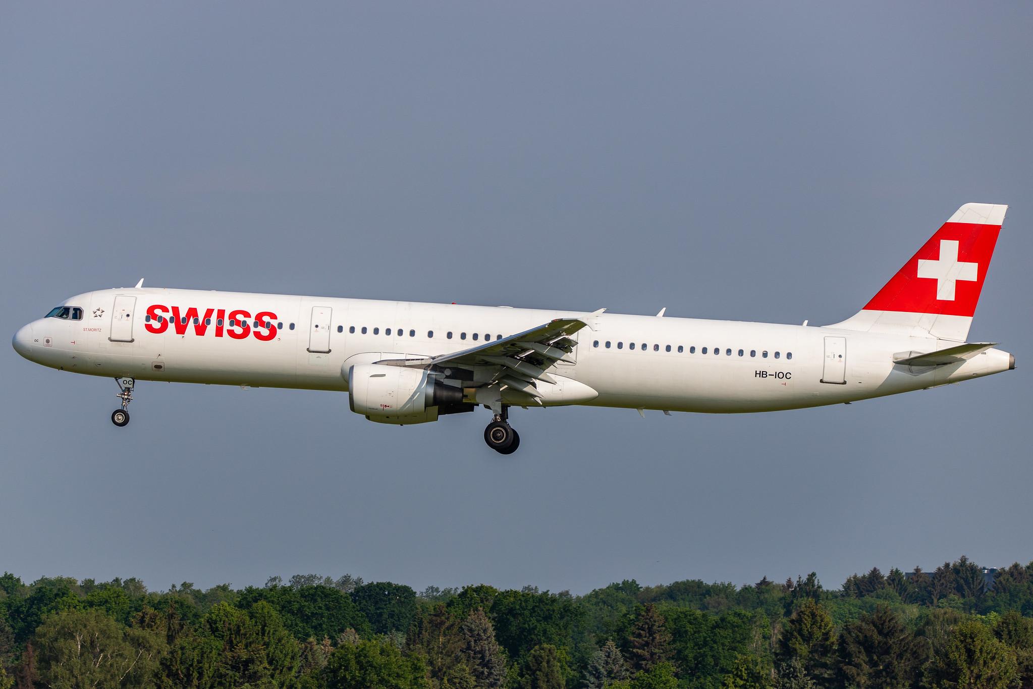 Hamburg Airport: Swiss (LX / SWR) |  Airbus A321-111 A321 | HB-IOC | MSN 0520