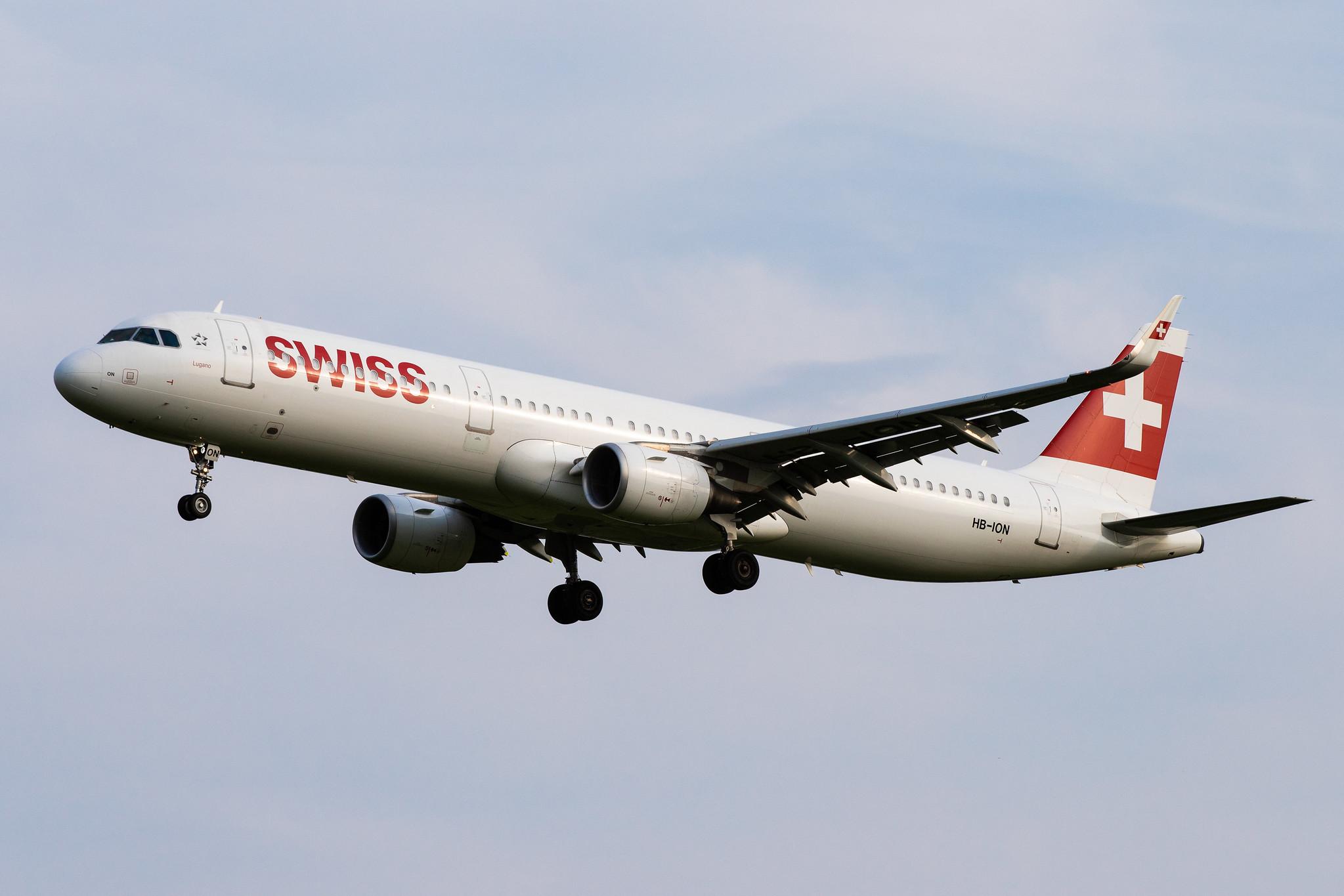 Hamburg Airport: Swiss (LX / SWR) |  Airbus A321-212 A321 | HB-ION | MSN 5567