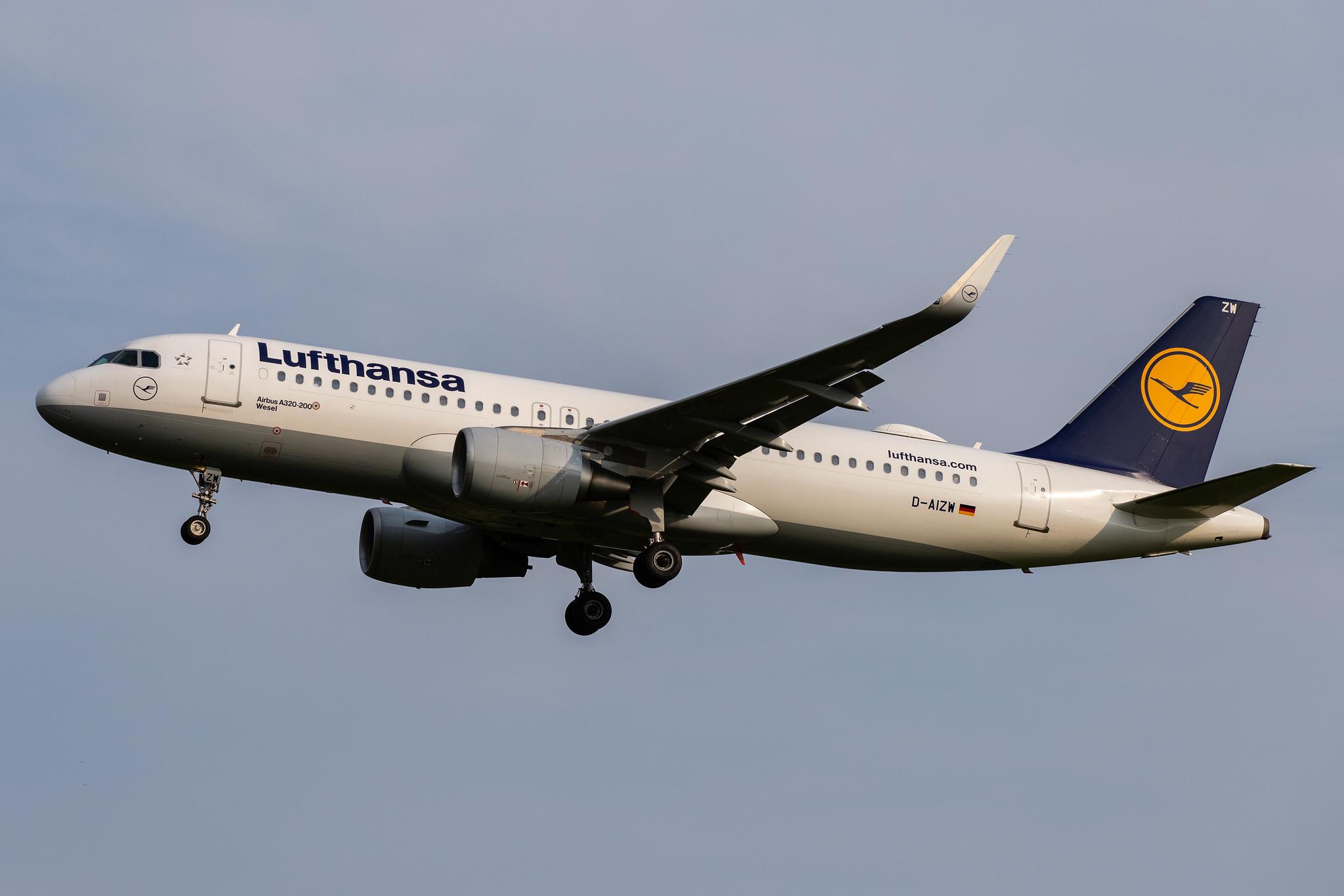 Hamburg Airport: Lufthansa (LH / DLH) |  Airbus A320-214 A320 | D-AIZW | MSN 5694
