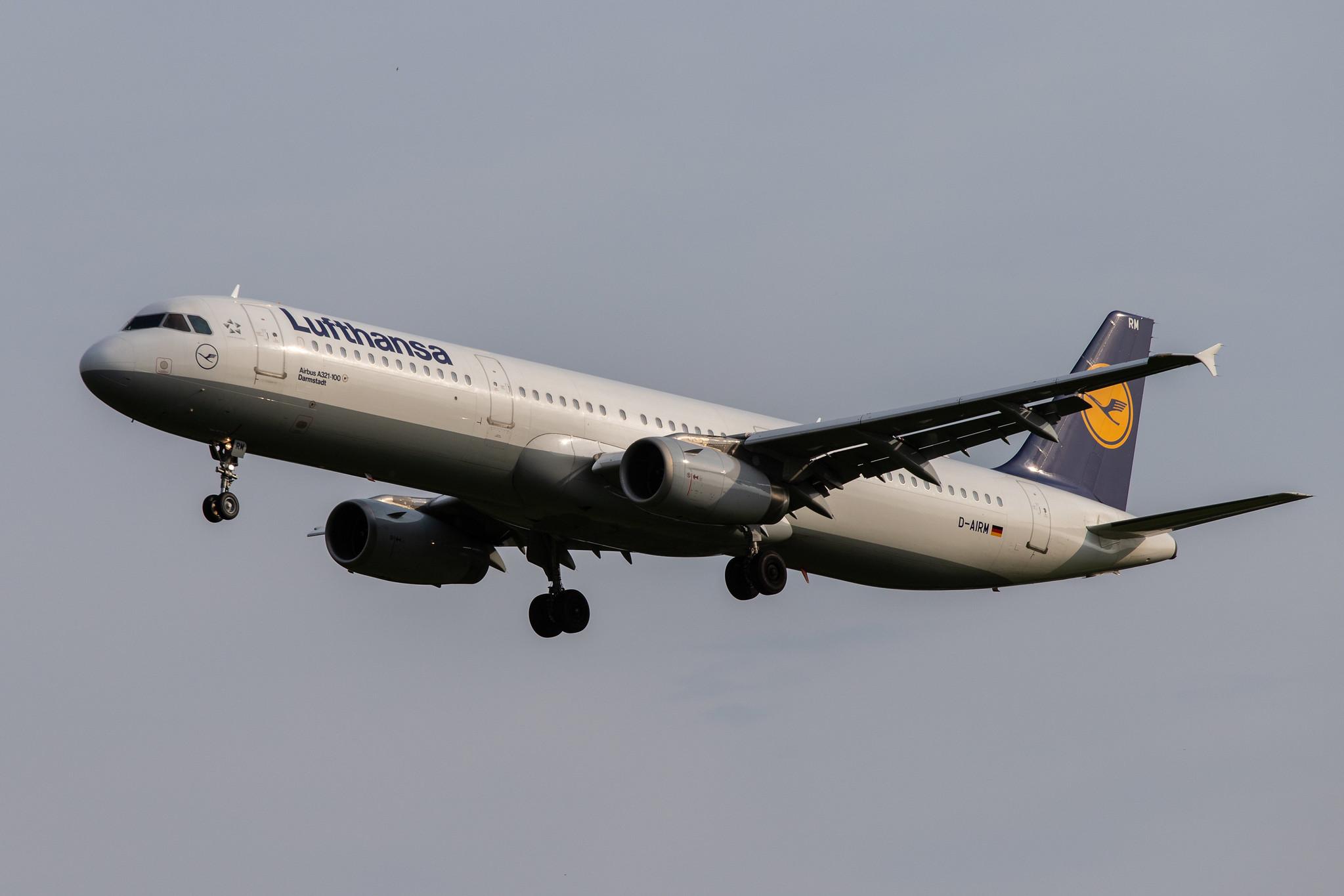 Hamburg Airport: Lufthansa (LH / DLH) |  Airbus A321-131 A321 | D-AIRM | MSN 0518