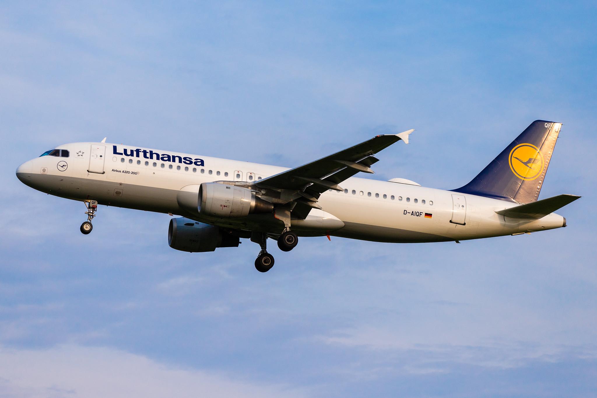 Hamburg Airport: Lufthansa (LH / DLH) |  Airbus A320-211 A320 | D-AIQF | MSN 0216
