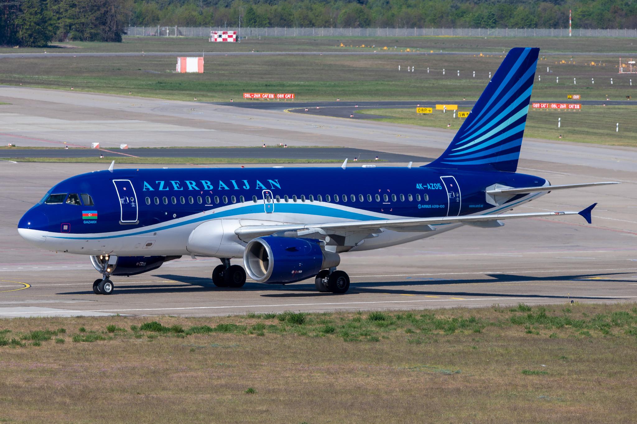 Flughafen Berlin Tegel (TXL): Azerbaijan Airlines Airbus A319-111 A319 4K-AZ05 MSN 2788