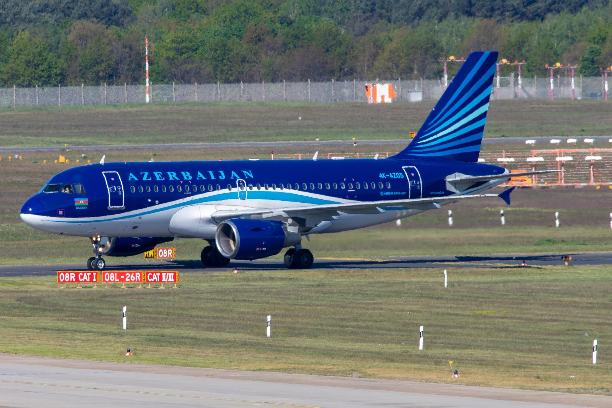 Flughafen Berlin Tegel (TXL): Azerbaijan Airlines Airbus A319-111 A319 4K-AZ05 MSN 2788