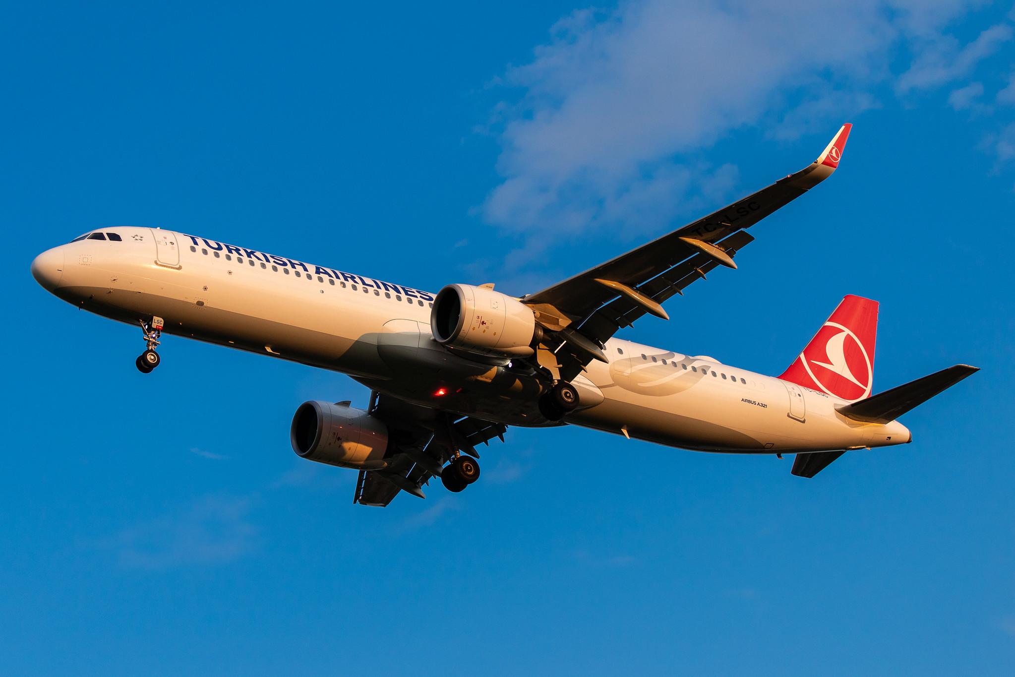 Hamburg Airport: Turkish Airlines (TK / THY) |  Airbus A321-271NX A21N | TC-LSC | MSN 8617