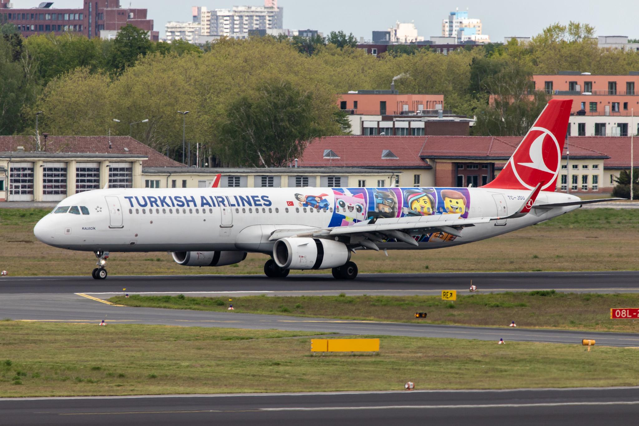Flughafen Berlin Tegel (TXL): Turkish Airlines (TK / THY) | Livery: Lego Livery |  Airbus A321-231 A321 | TC-JSU | MSN 6709