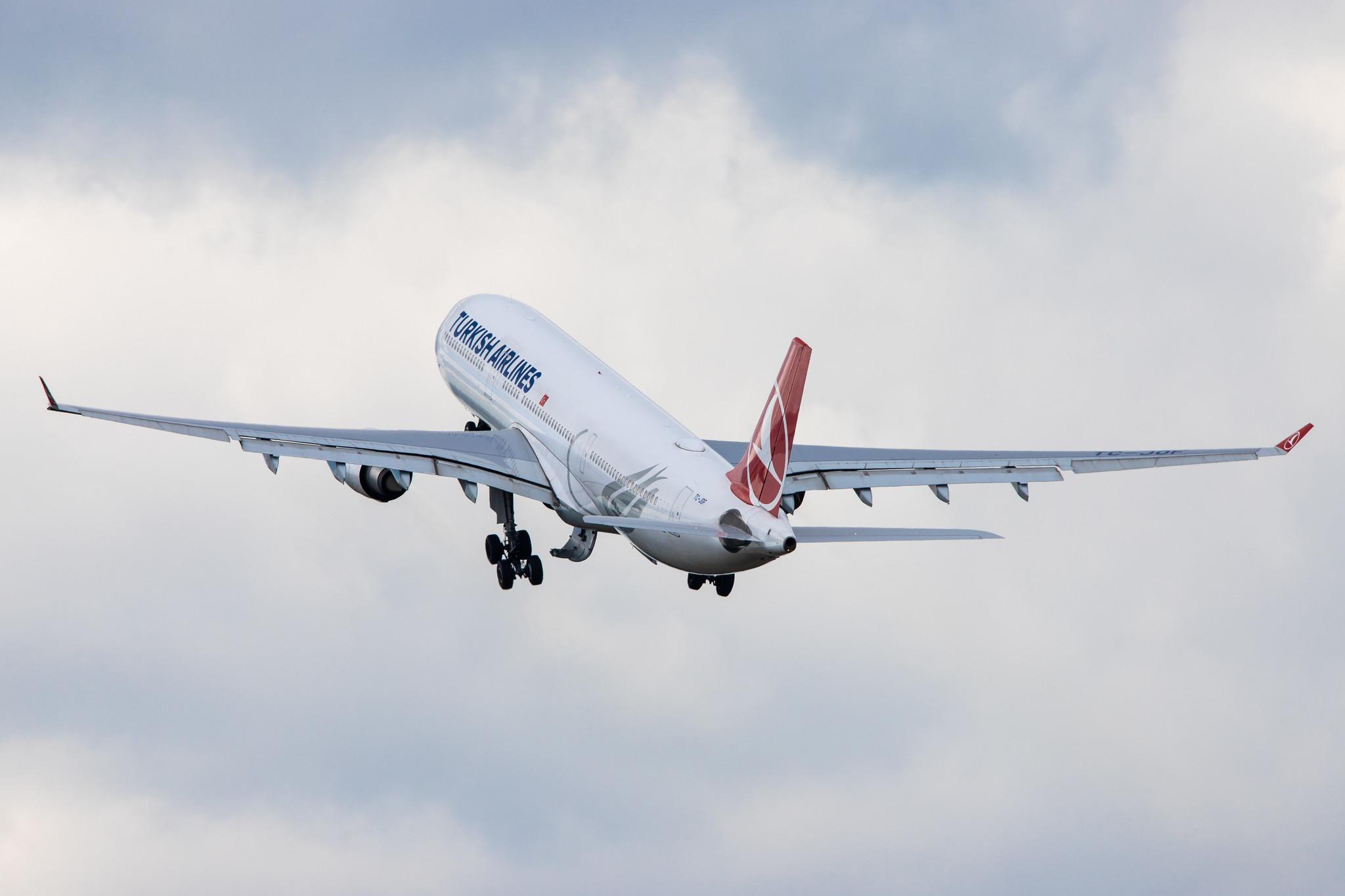 Flughafen Berlin Tegel (TXL): Turkish Airlines (TK / THY) |  Airbus A330-303 A333 | TC-JOF | MSN 1616