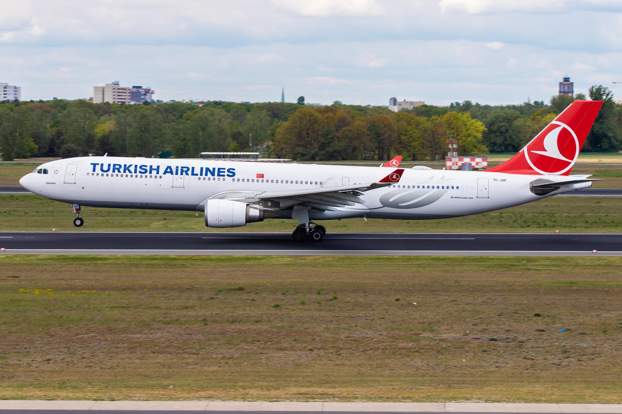 Flughafen Berlin Tegel (TXL): Turkish Airlines (TK / THY) |  Airbus A330-303 A333 | TC-JOF | MSN 1616