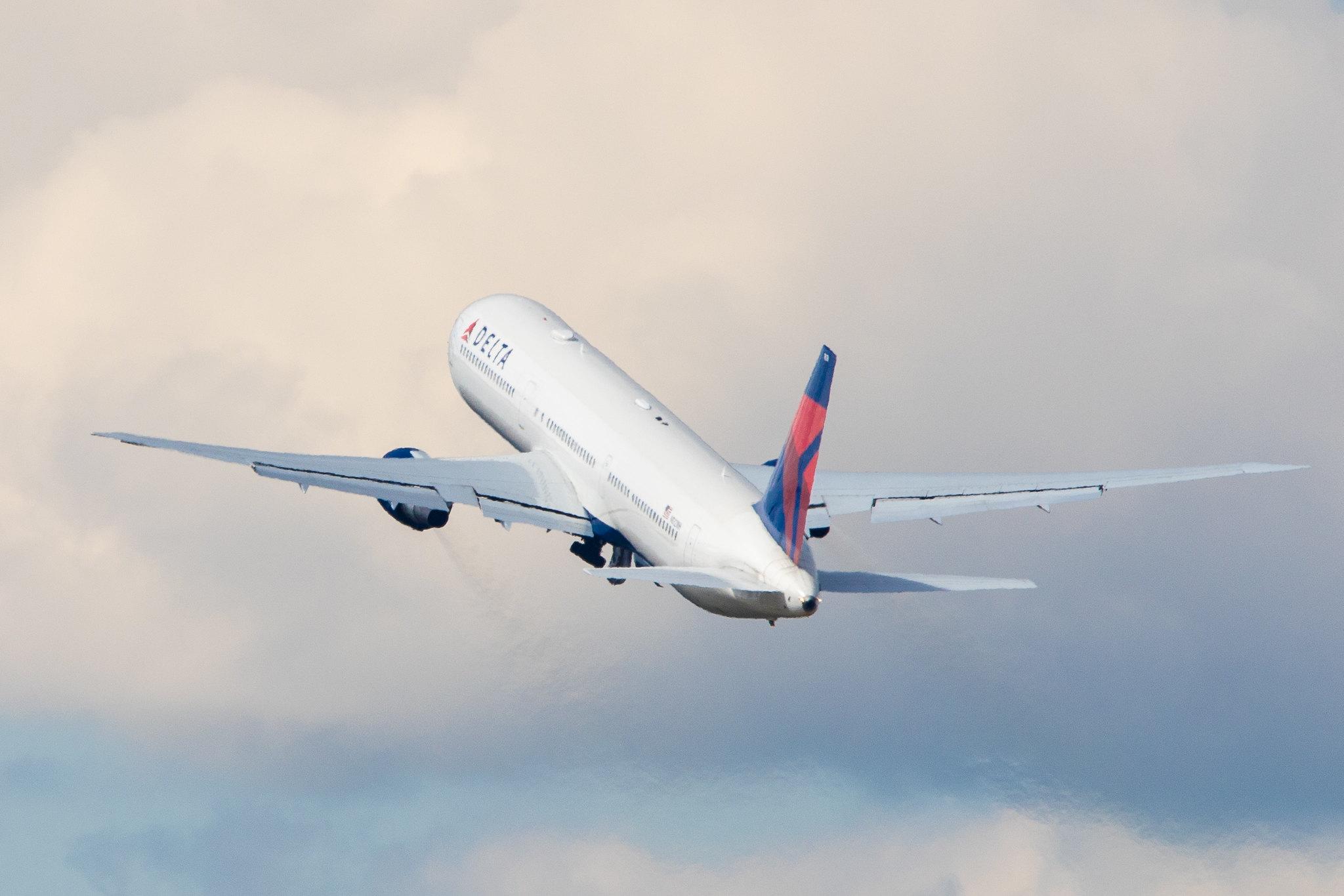 Flughafen Berlin Tegel (TXL): Delta Air Lines (DL / DAL) |  Boeing 767-432(ER) B764 | N832MH | MSN 29704