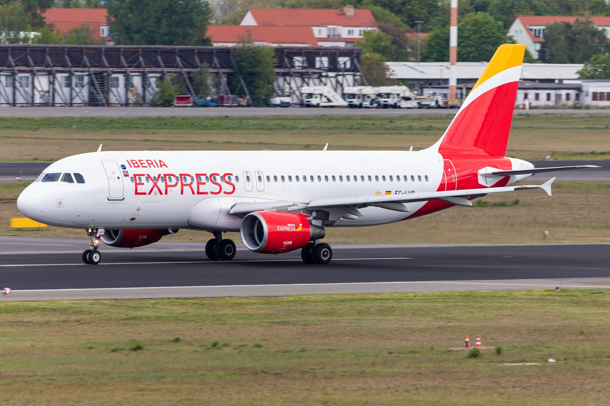 Flughafen Berlin Tegel (TXL): Iberia Express (I2 / IBS) |  Airbus A320-214 A320 | EC-LUD | MSN 1067