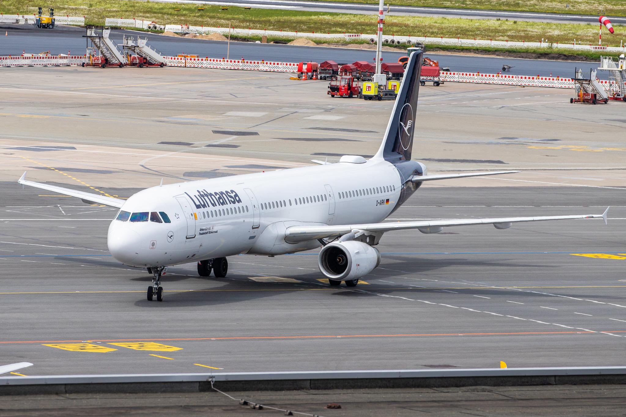 Hamburg Airport: Lufthansa (LH / DLH) |  Airbus A321-131 A321 | D-AIRK | MSN 0502