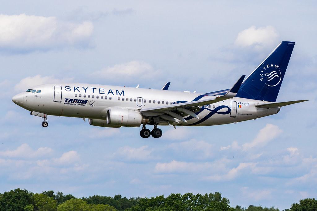 Hamburg Airport: Tarom (RO / ROT) |  Livery: SkyTeam Livery |  Boeing 737-78J B737 | YR-BGF | MSN 28440