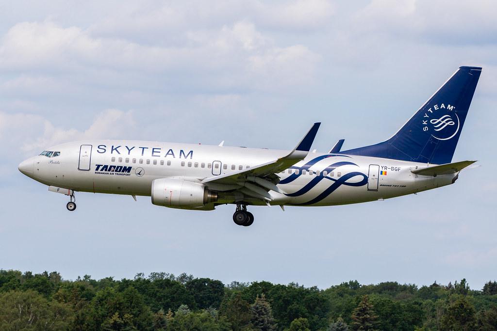 Hamburg Airport: Tarom (RO / ROT) |  Livery: SkyTeam Livery |  Boeing 737-78J B737 | YR-BGF | MSN 28440