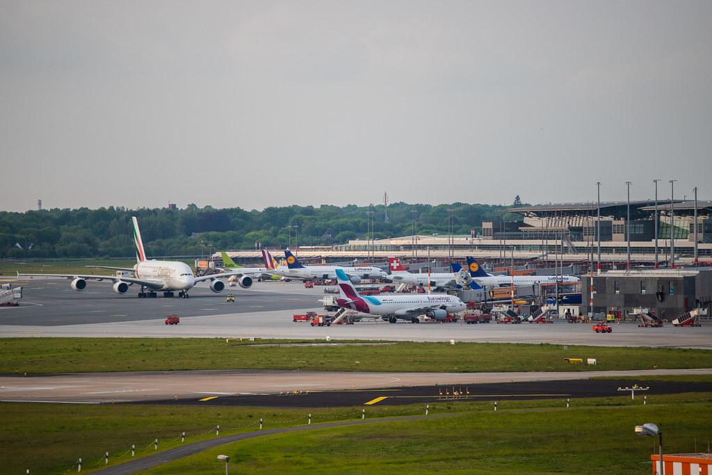 Hamburg Airport: Vorfeld | Emirates A380