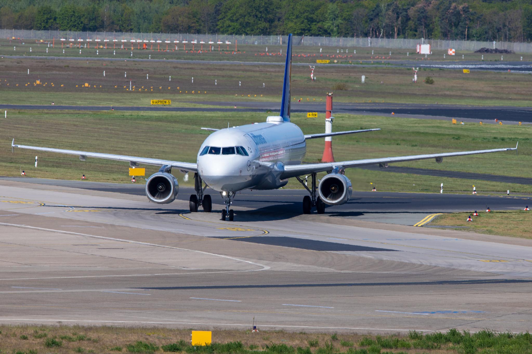 Flughafen Berlin Tegel (TXL): Lufthansa Airbus A321-131 A321 D-AIRO MSN 0563