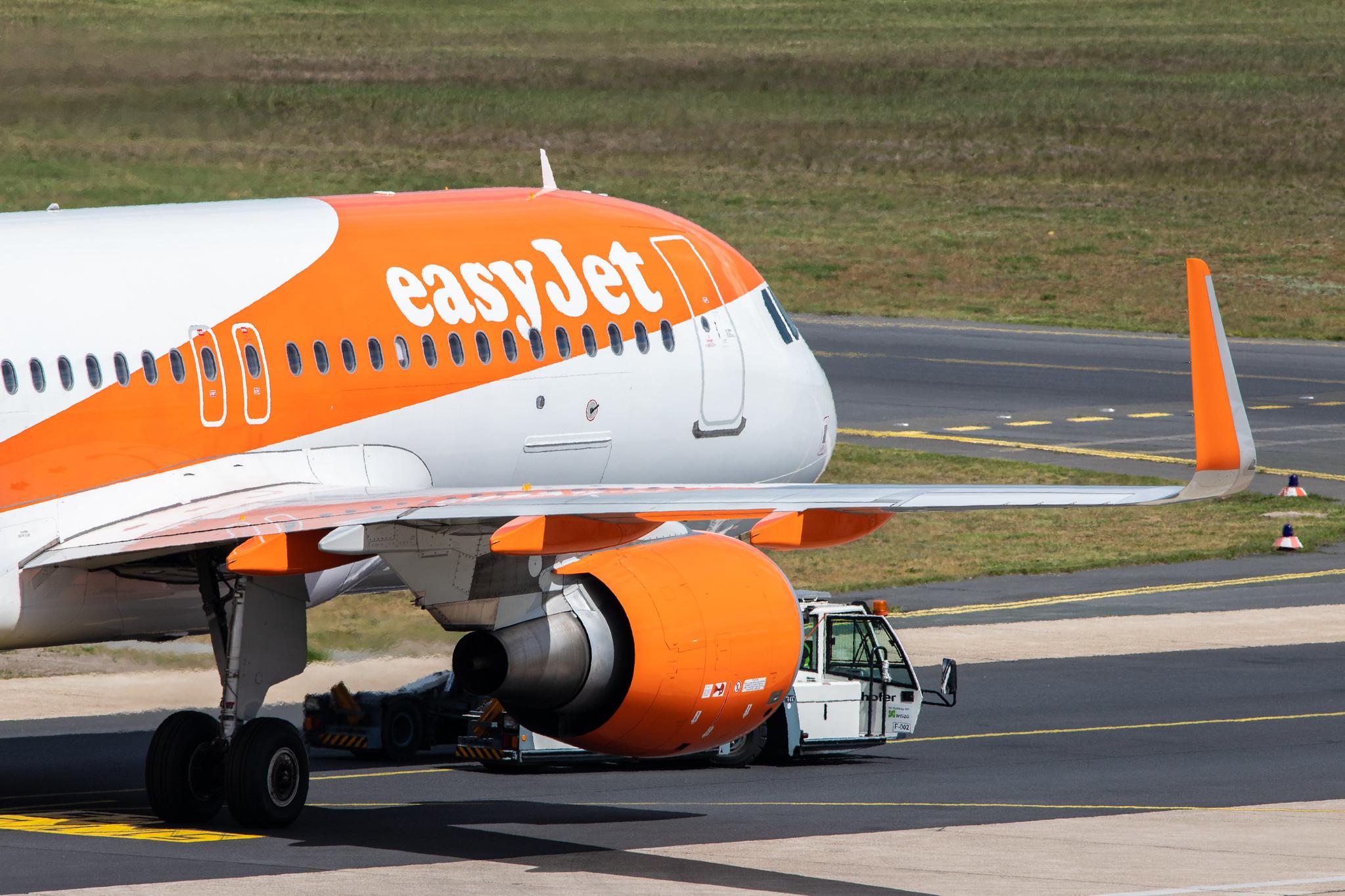 Flughafen Berlin Tegel (TXL): easyJet (U2 / EZY) | Operator: easyJet Europe |  Airbus A320-214 A320 | OE-IZC | MSN 4033