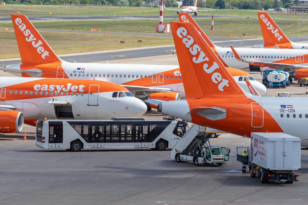 Flughafen Berlin Tegel (TXL): easyJet Flugzeuge auf dem Vorfeld