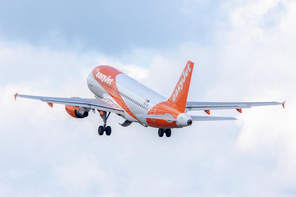 Flughafen Berlin Tegel (TXL): easyJet Airbus A319-111 A319 OE-LKA MSN 4693