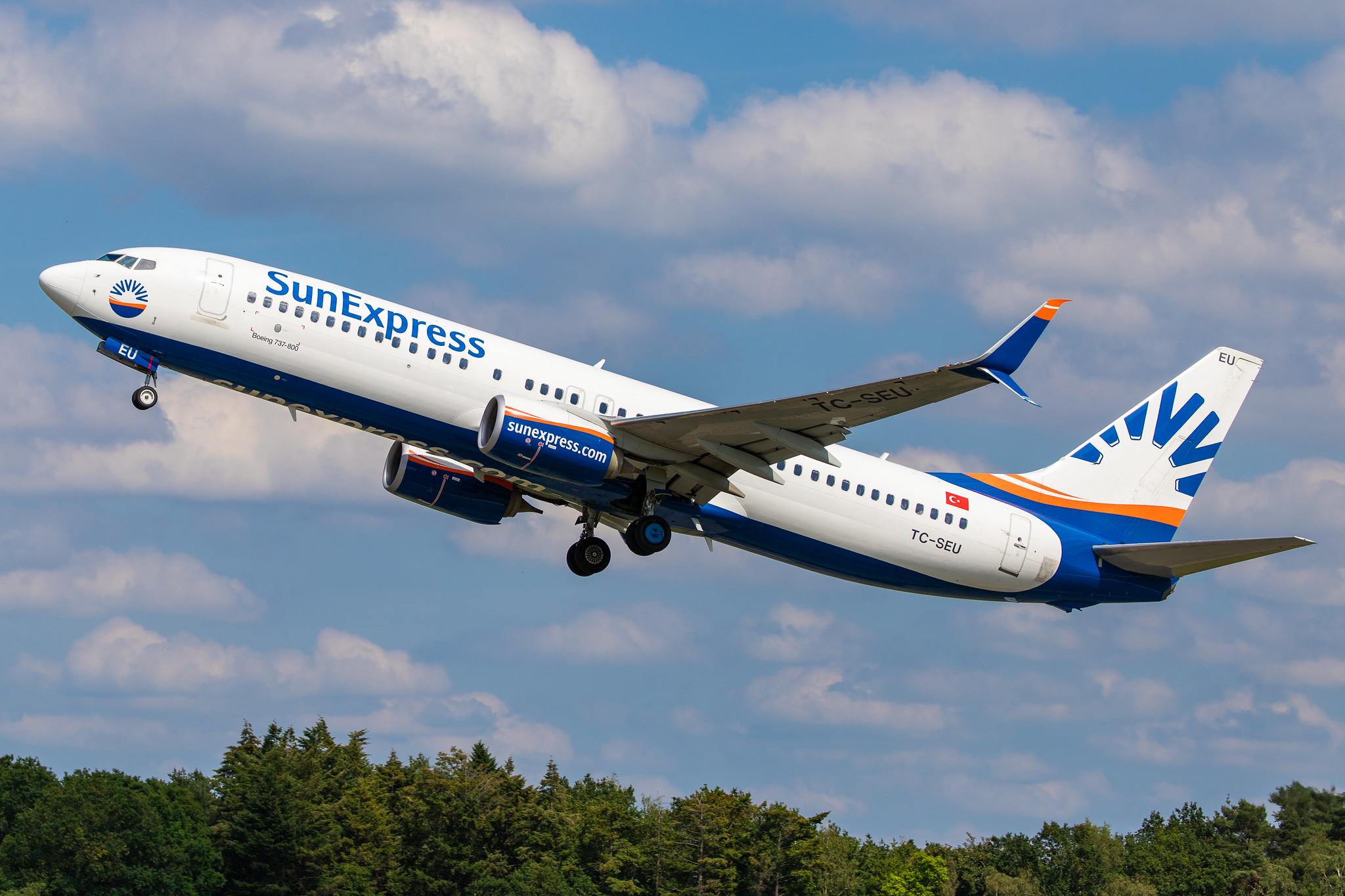 Hamburg Airport: SunExpress (XQ / SXS) |  Boeing 737-8HC B738 | TC-SEU | MSN 61181