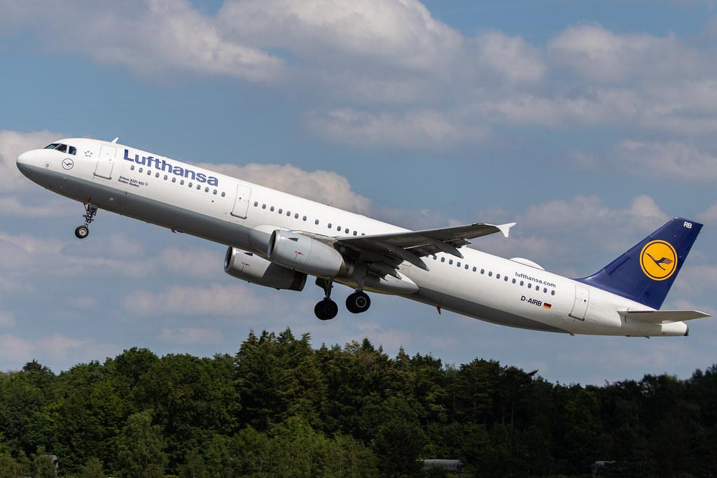 Hamburg Airport: Lufthansa (LH / DLH) |  Airbus A321-131 A321 | D-AIRB | MSN 0468
