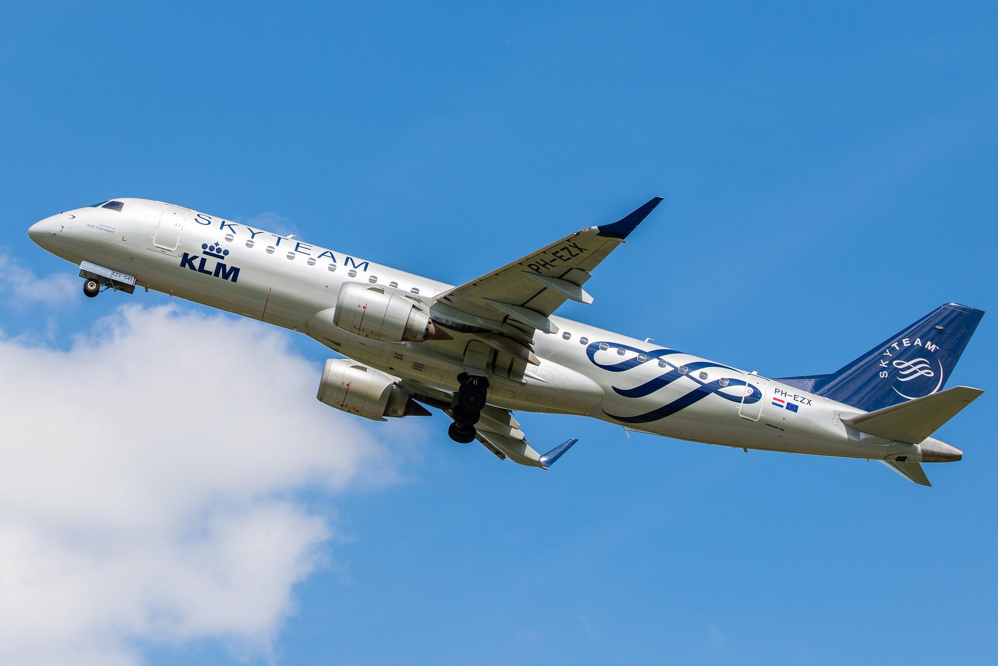 Hamburg Airport: KLM (KL / KLM) |  Livery: SkyTeam Livery | Operator: KLM Cityhopper |  Embraer E190STD E190 | PH-EZX | MSN 19000545