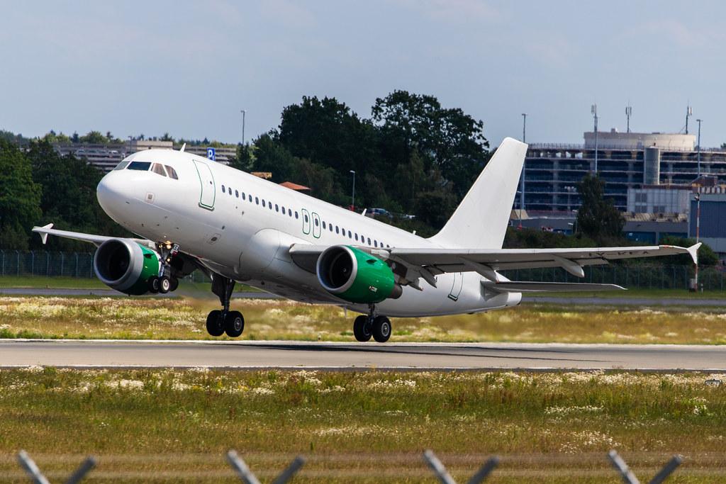 Hamburg Airport: GetJet Airlines (GW / GJT) |  Airbus A319-112 A319 | LY-KEA | MSN 4691