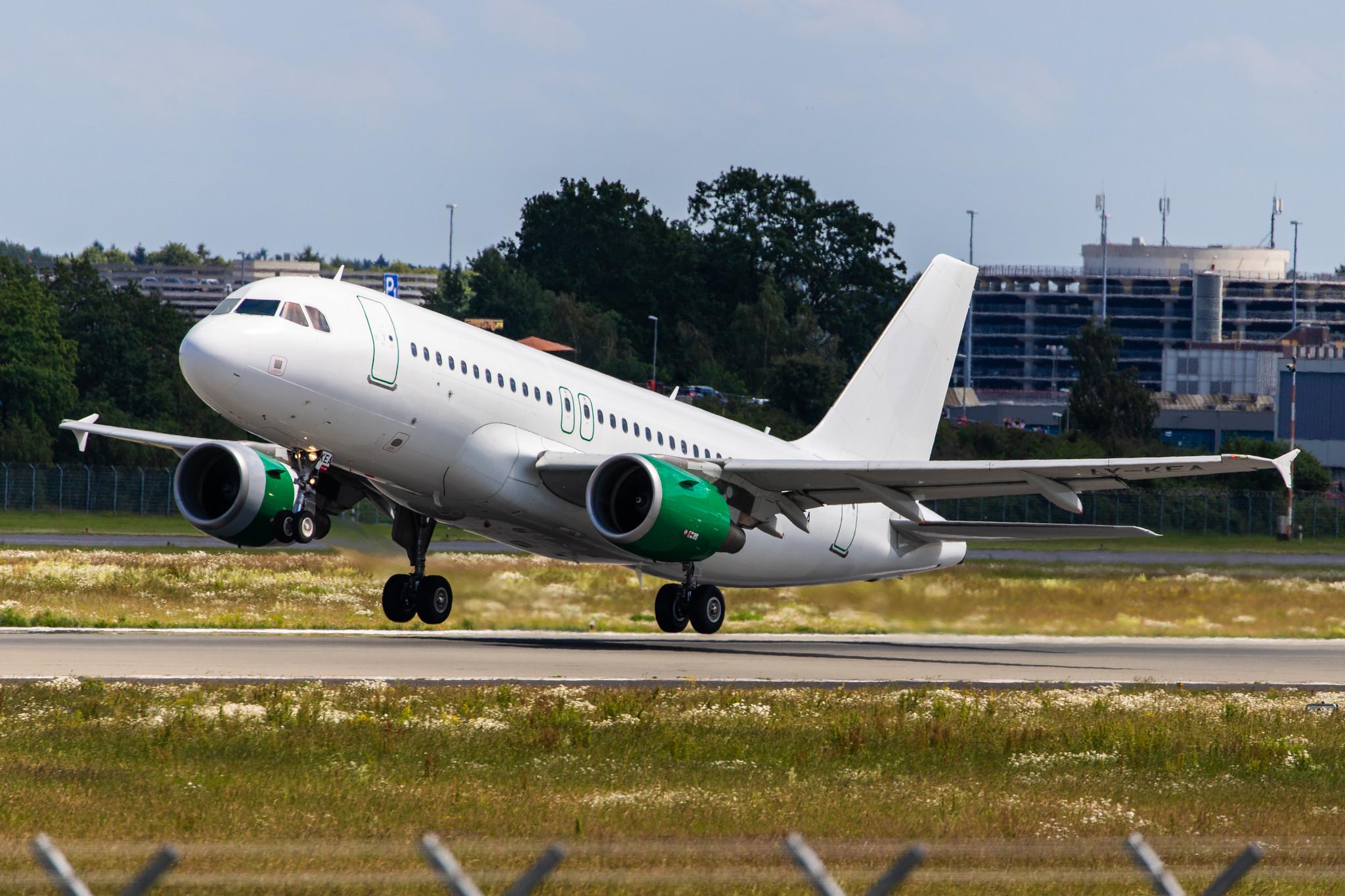 Hamburg Airport: GetJet Airlines (GW / GJT) |  Airbus A319-112 A319 | LY-KEA | MSN 4691