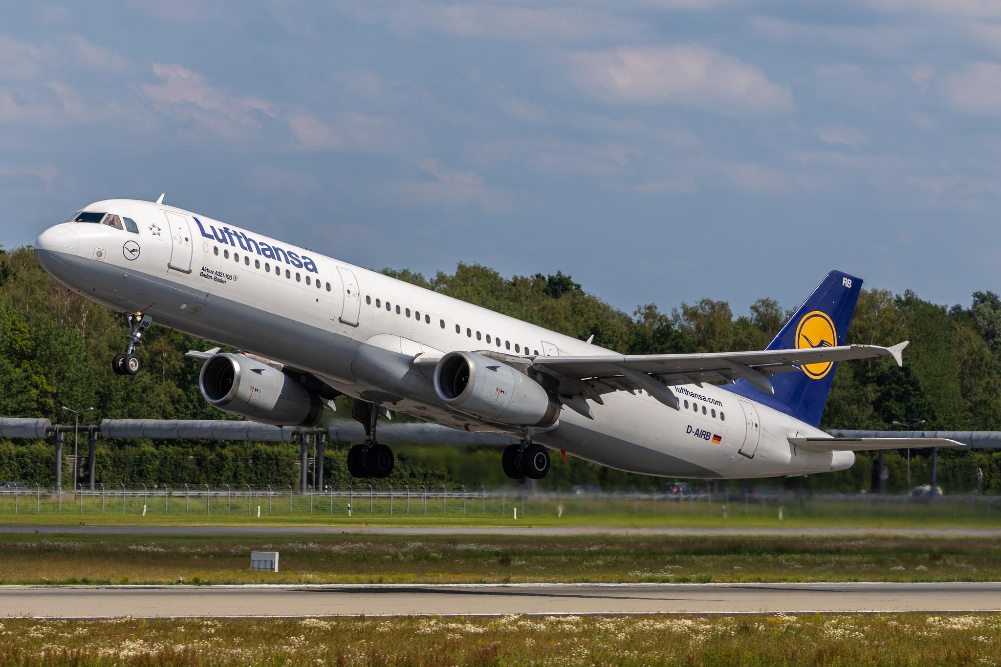 Hamburg Airport: Lufthansa (LH / DLH) |  Airbus A321-131 A321 | D-AIRB | MSN 0468