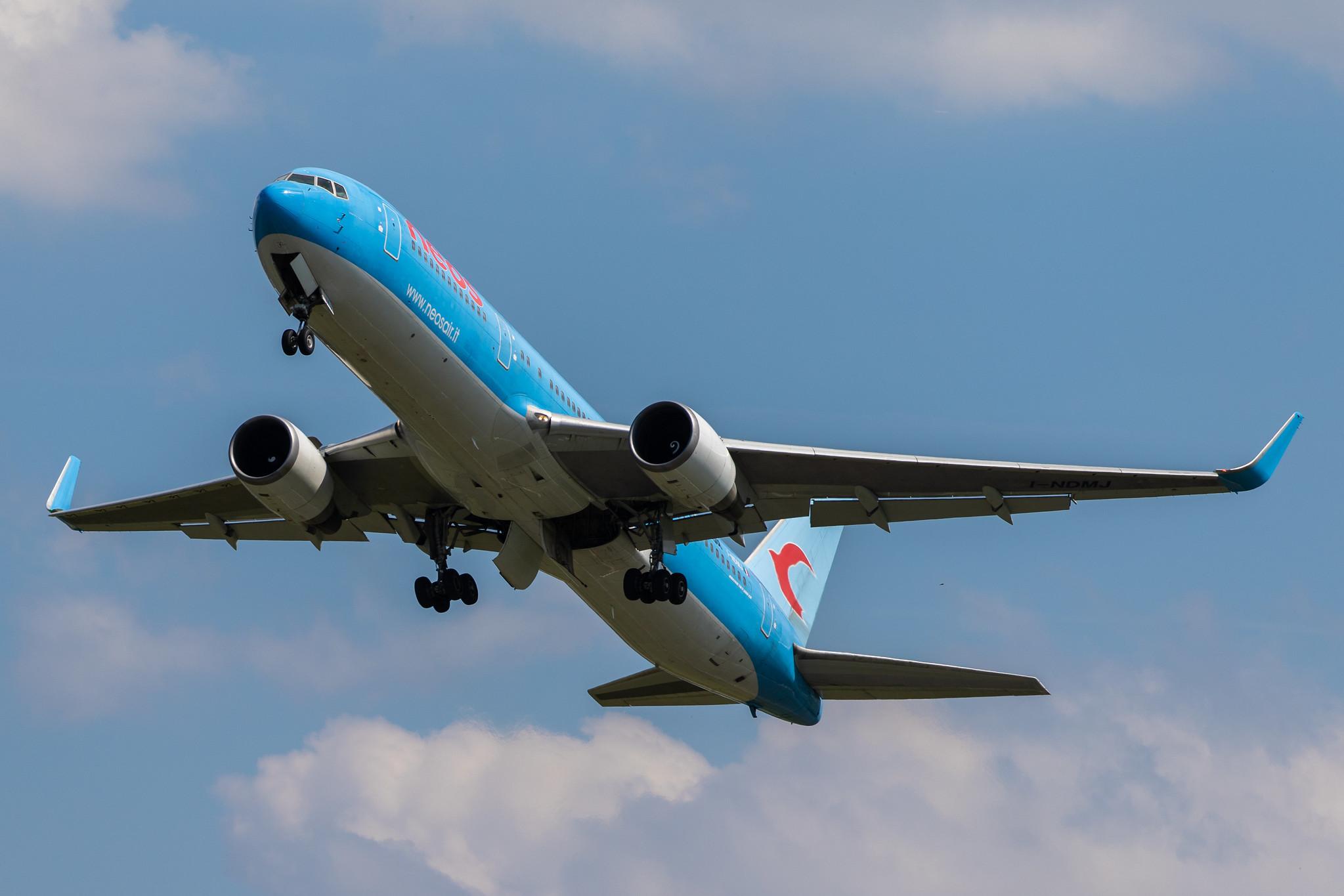 Hamburg Airport: Neos (NO / NOS) |  Boeing 767-306(ER) B763 | I-NDMJ | MSN 27958
