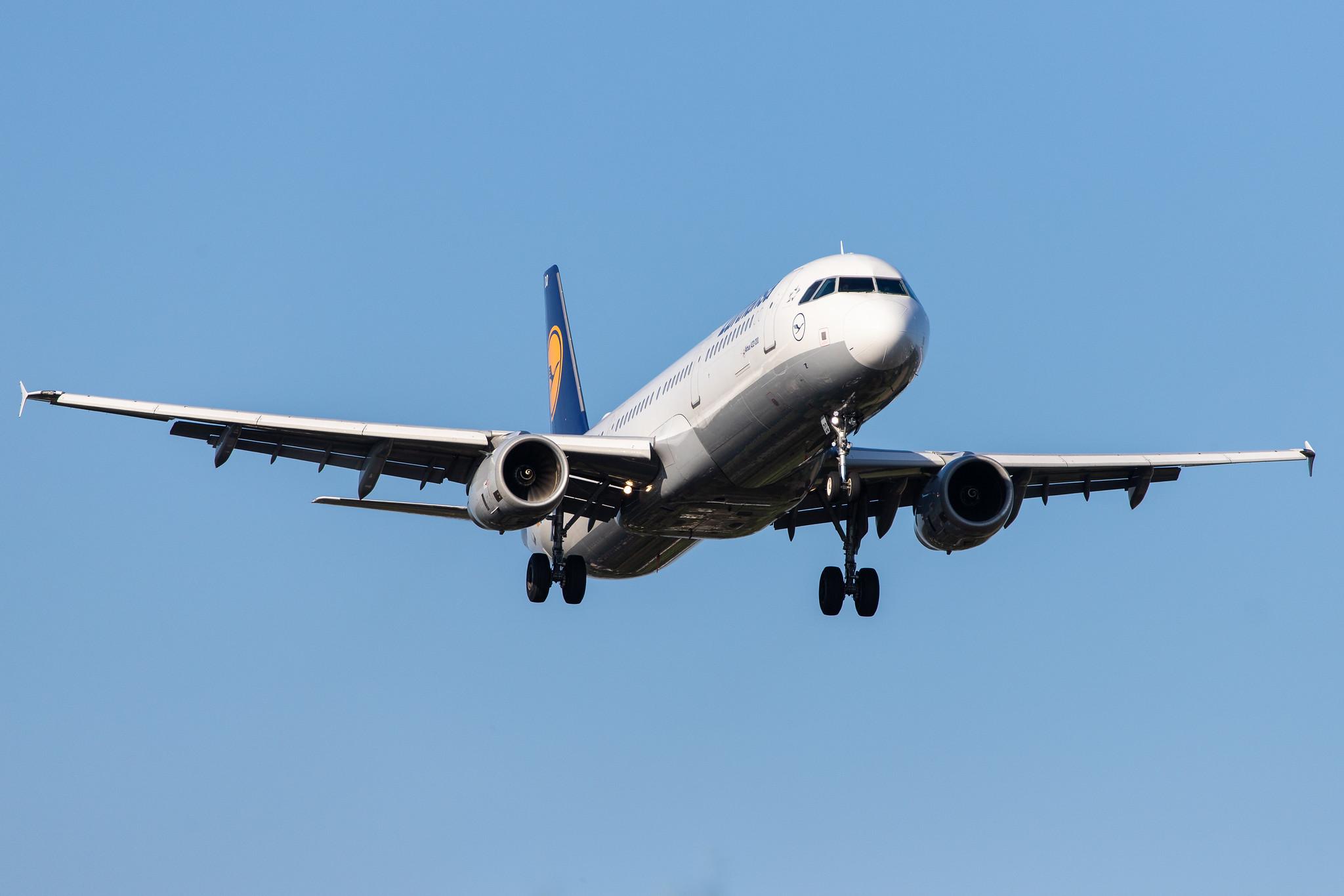 Hamburg Airport (HAM/EDDH): Lufthansa (LH / DLH) |  Airbus A321-231 A321 | D-AIDQ | MSN 5028