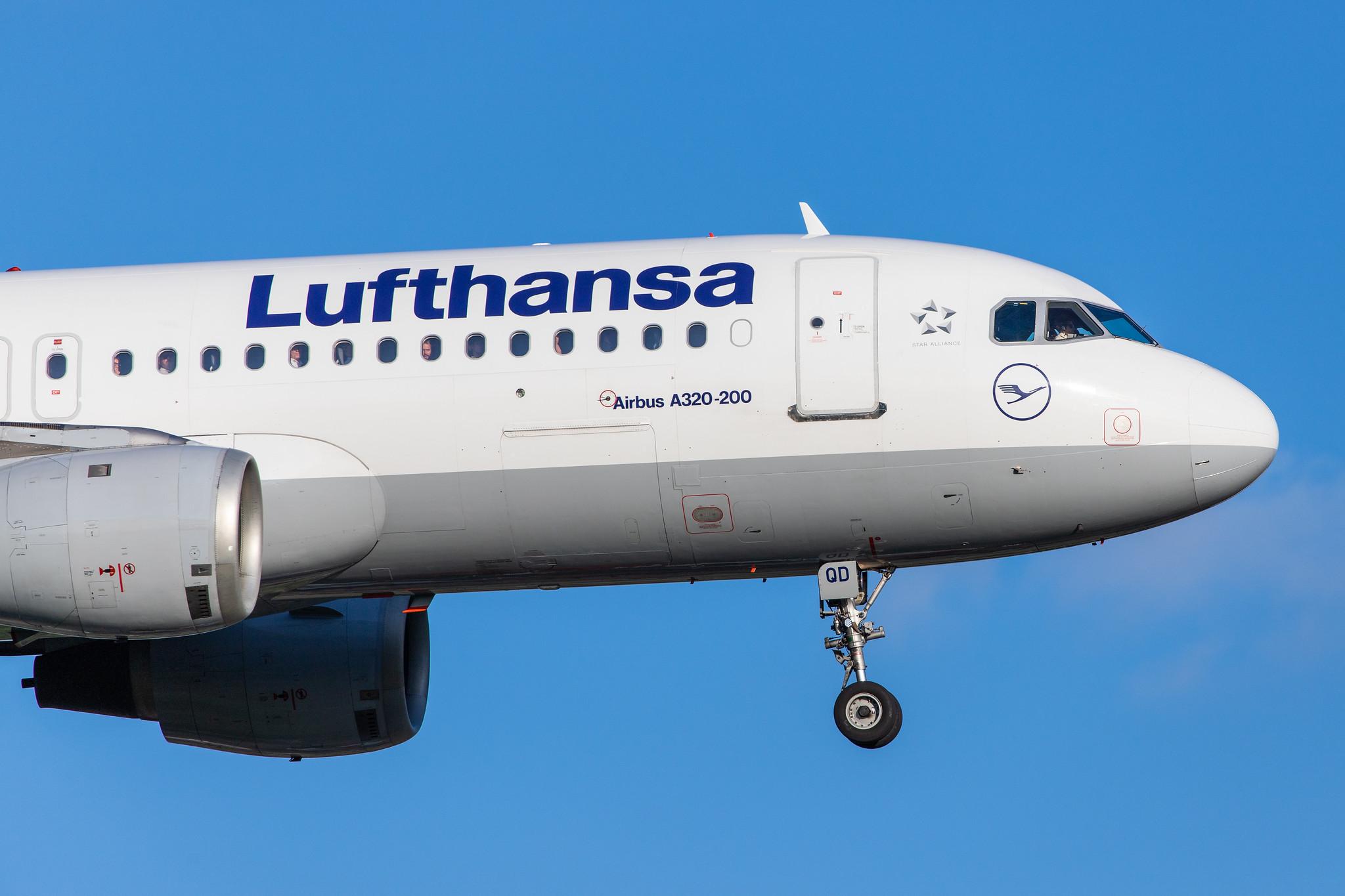 Hamburg Airport: Lufthansa (LH / DLH) |  Airbus A320-211 A320 | D-AIQD | MSN 0202
