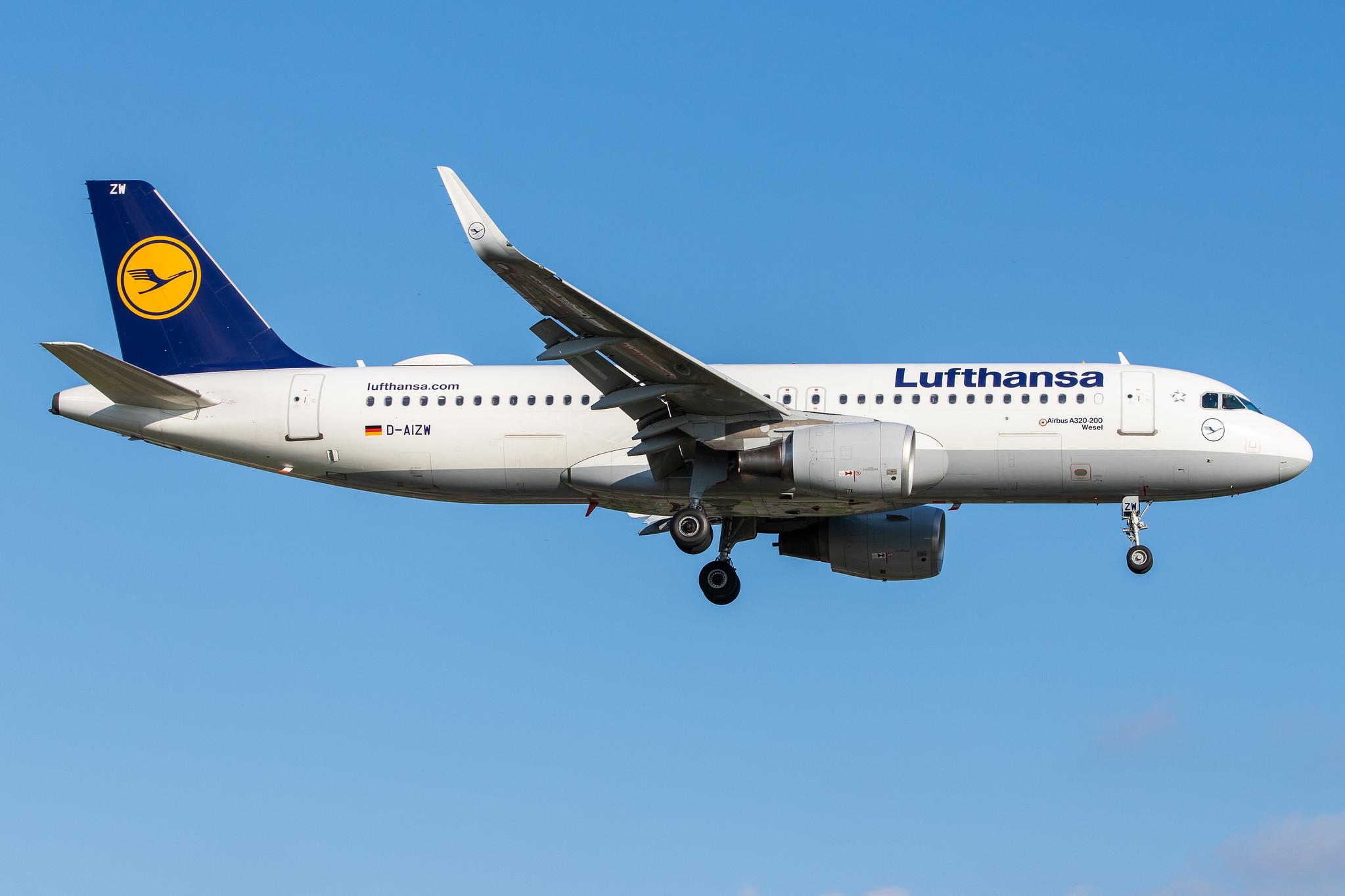 Hamburg Airport (HAM/EDDH): Lufthansa (LH / DLH) |  Airbus A320-214 A320 | D-AIZW  | MSN 5694