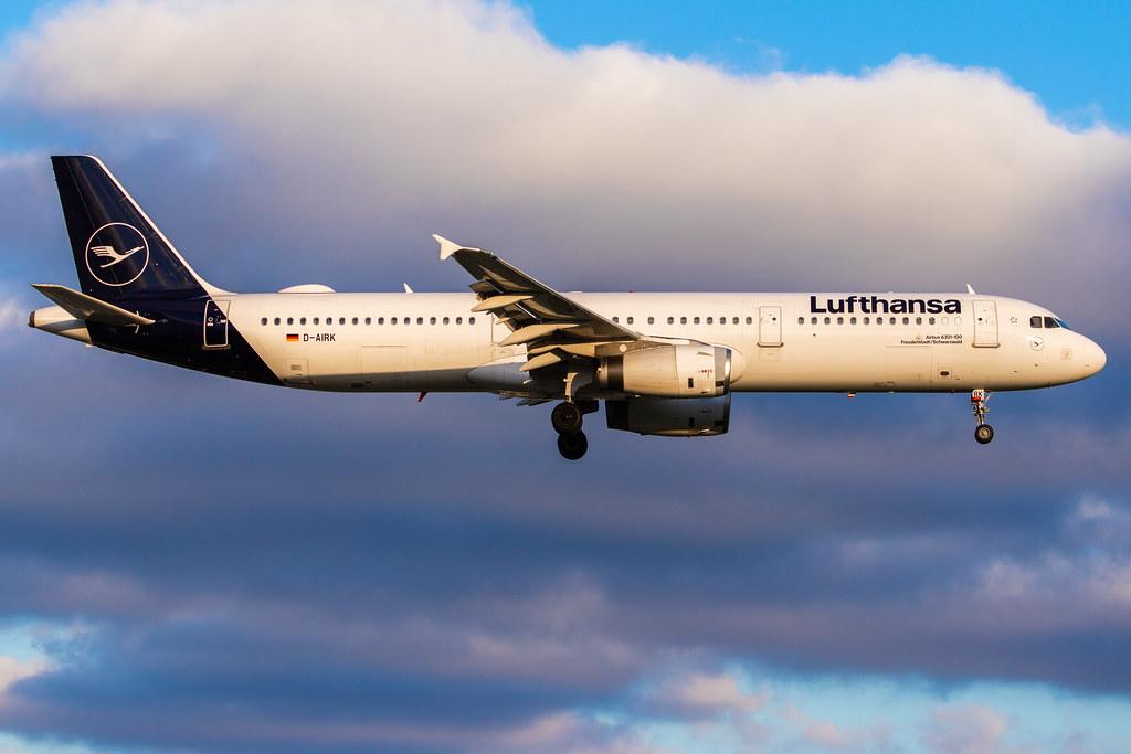 Hamburg Airport (HAM/EDDH): Lufthansa (LH / DLH) |  Airbus A321-131 A321 | D-AIRK | MSN 0502