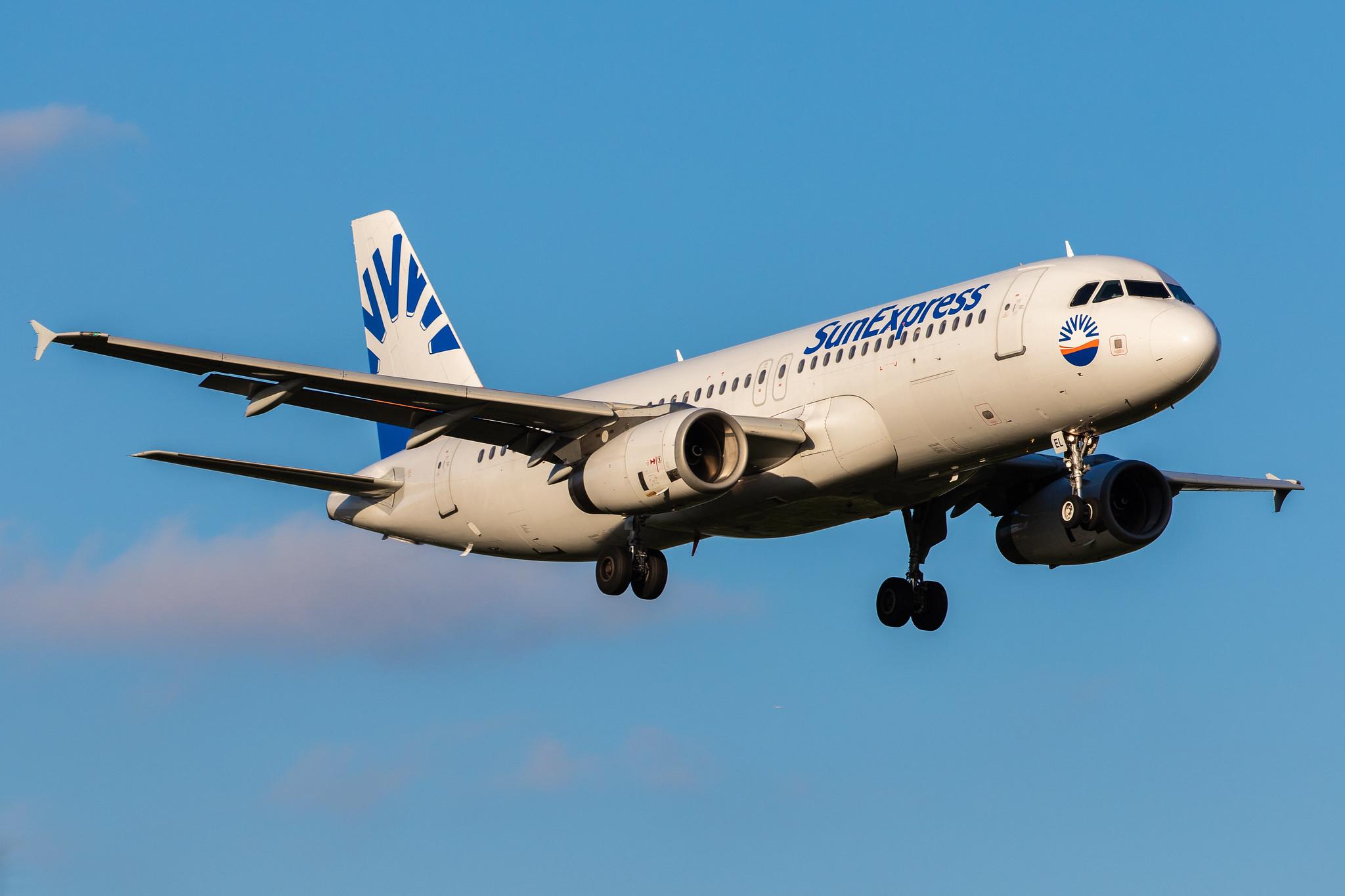 Hamburg Airport: SunExpress (XQ / SXS) | Operator: Avion Express |  Airbus A320-232 A320 | LY-VEL | MSN 1998