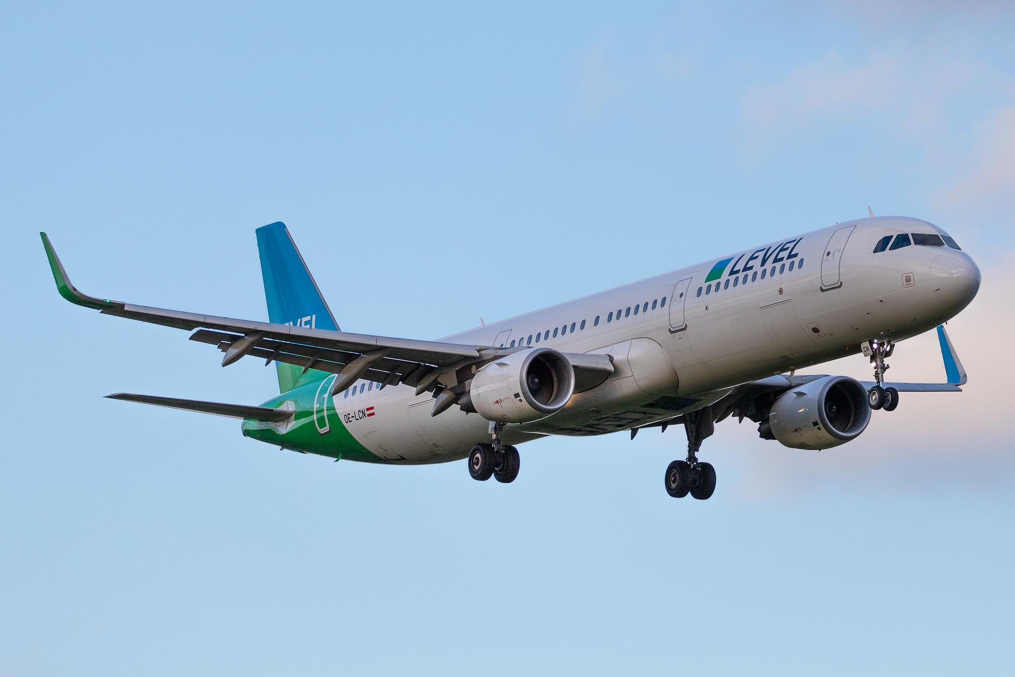 Hamburg Airport (HAM/EDDH): LEVEL (VK / FOO) |  Airbus A321-211 A321 | OE-LCN | MSN 6454