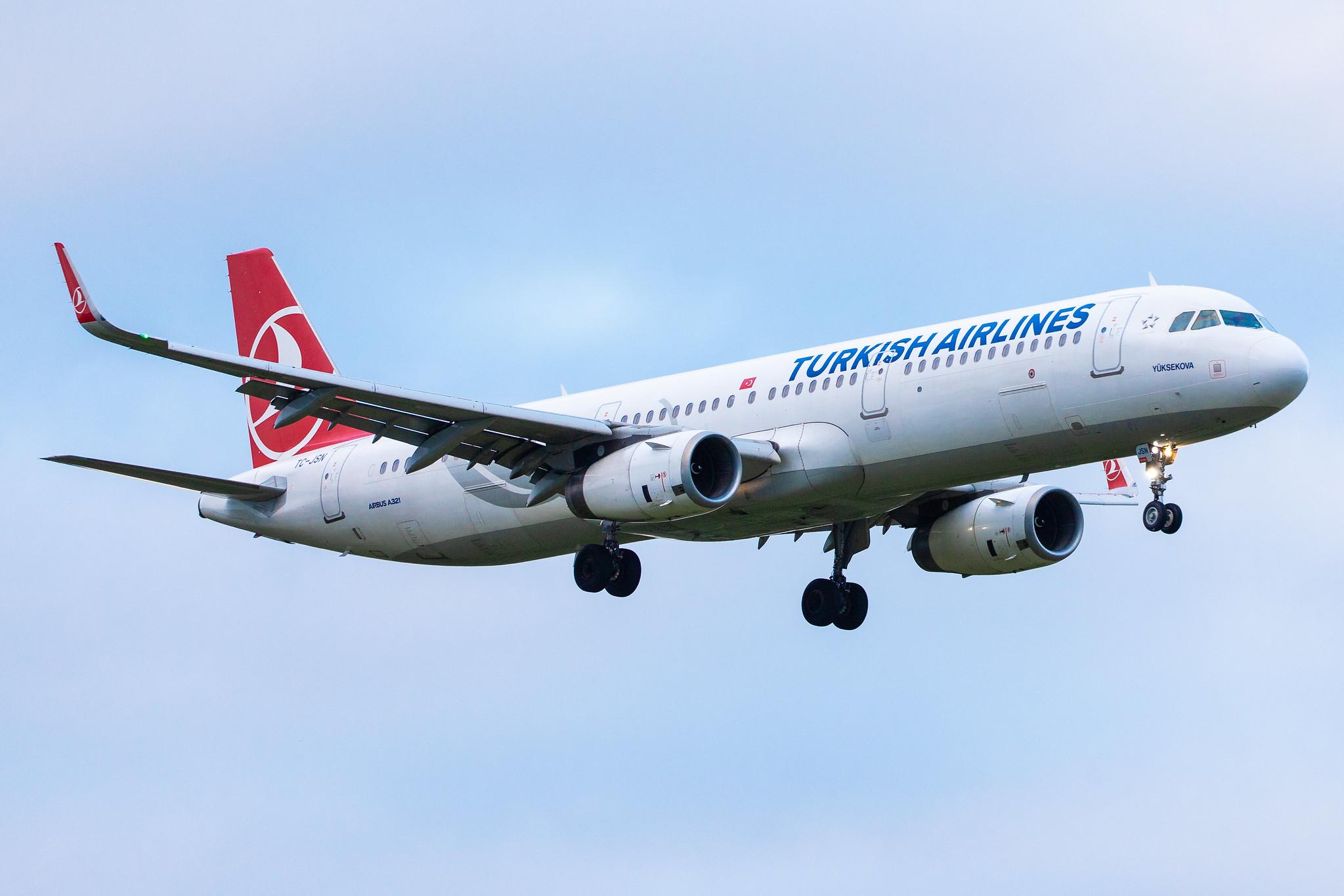 Hamburg Airport: Turkish Airlines (TK / THY) |  Airbus A321-231 A321 | TC-JSN | MSN 6508