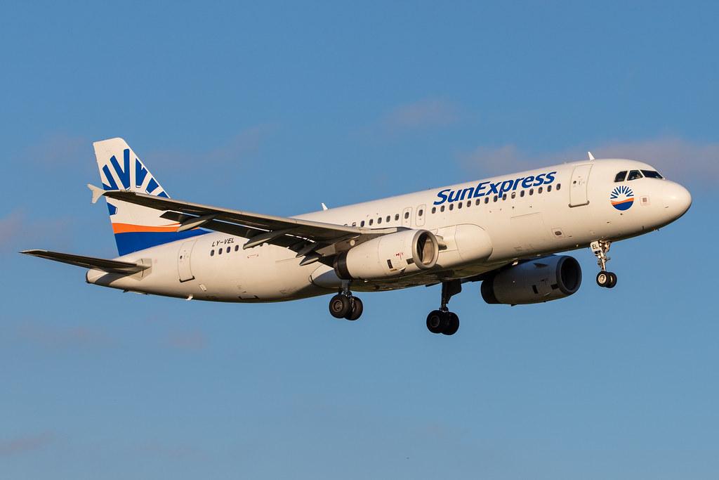 Hamburg Airport: SunExpress (XQ / SXS) | Operator: Avion Express |  Airbus A320-232 A320 | LY-VEL | MSN 1998