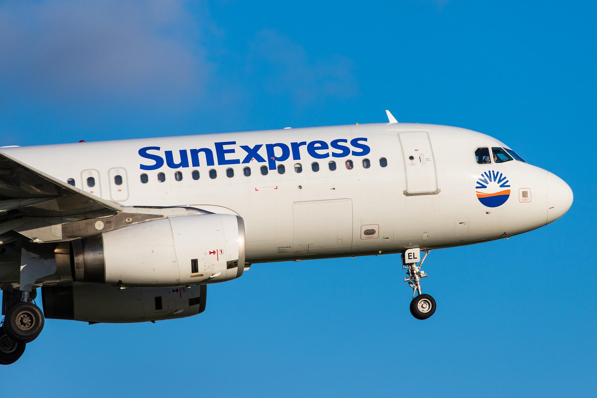 Hamburg Airport: SunExpress (XQ / SXS) | Operator: Avion Express |  Airbus A320-232 A320 | LY-VEL | MSN 1998